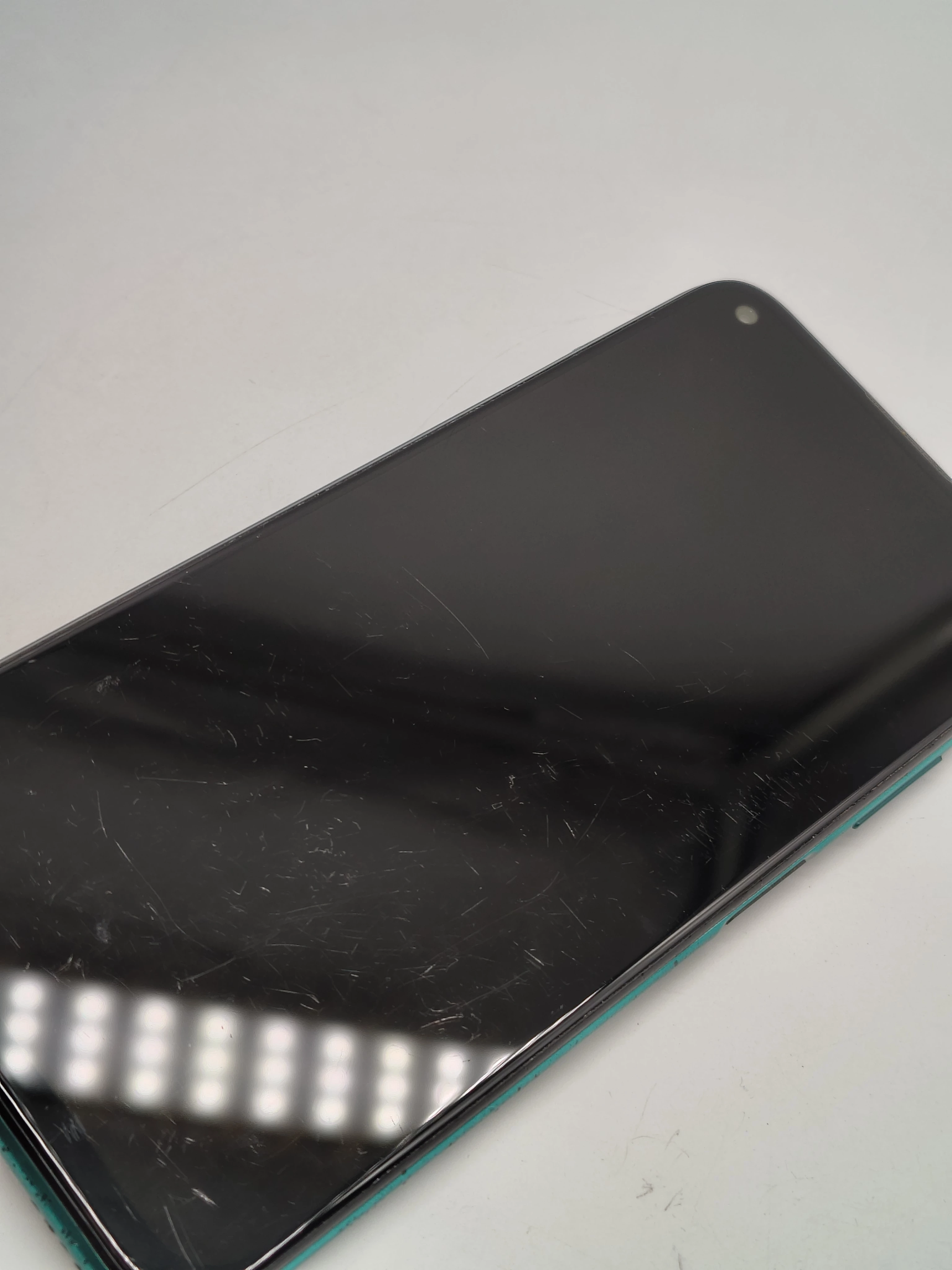 telefon-huawei-p40-lite-stan-11323-2