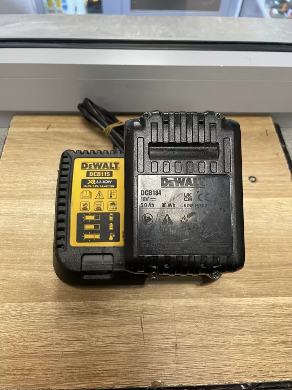 dewalt-ladowarka-do-akumulatorow-dcb116-18v-54v-6ah-akumulator-5ah-dcb18-stan-11323-2