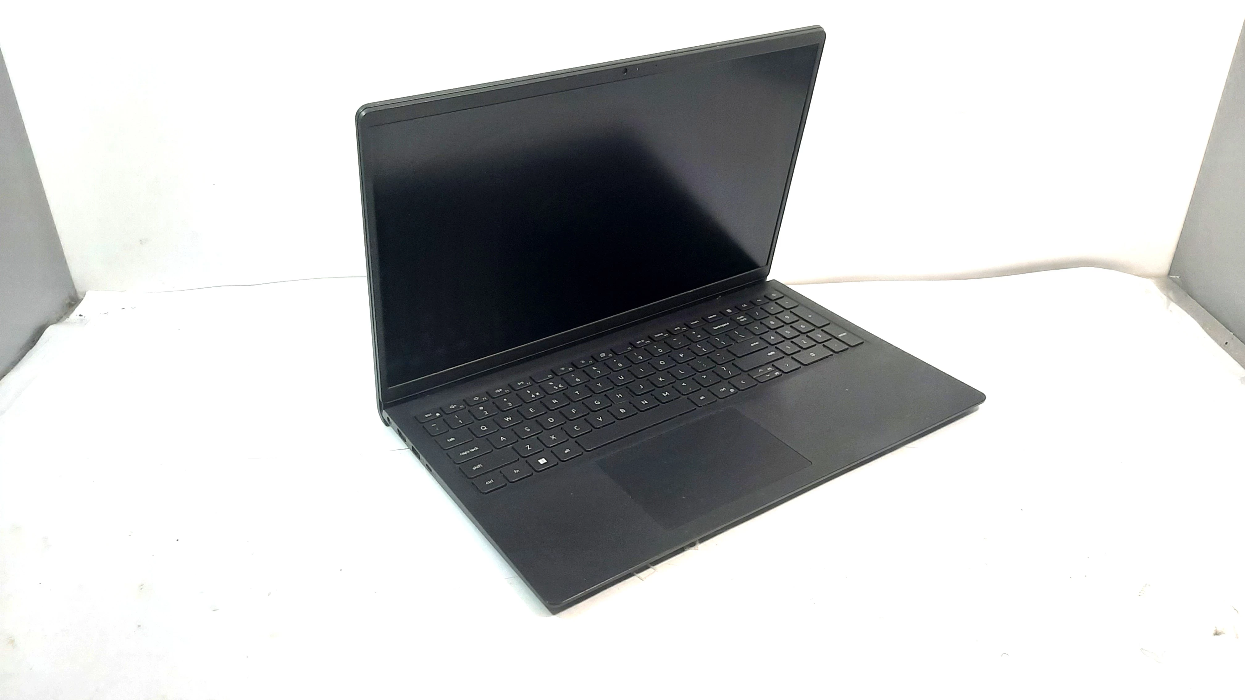 laptop-dell-inspiron-15-3525-156-amd-ryzer-5500u-8512gb-ssd-przekatna-ekranu-1560