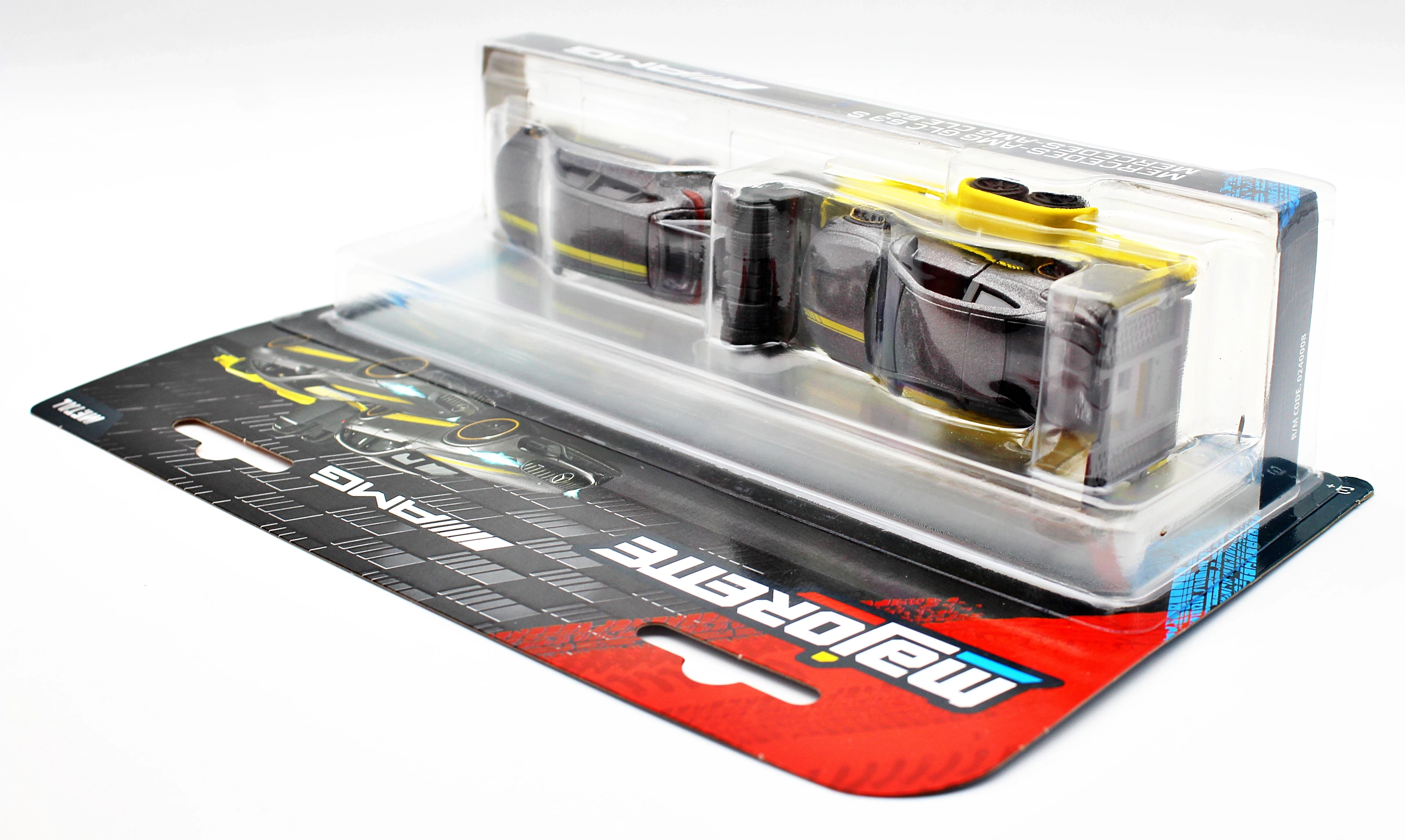 auto-metal-majorette-mercedes-amg-glc-63-s-mercedes-amg-cle-53-wiek-dziecka-3475-45