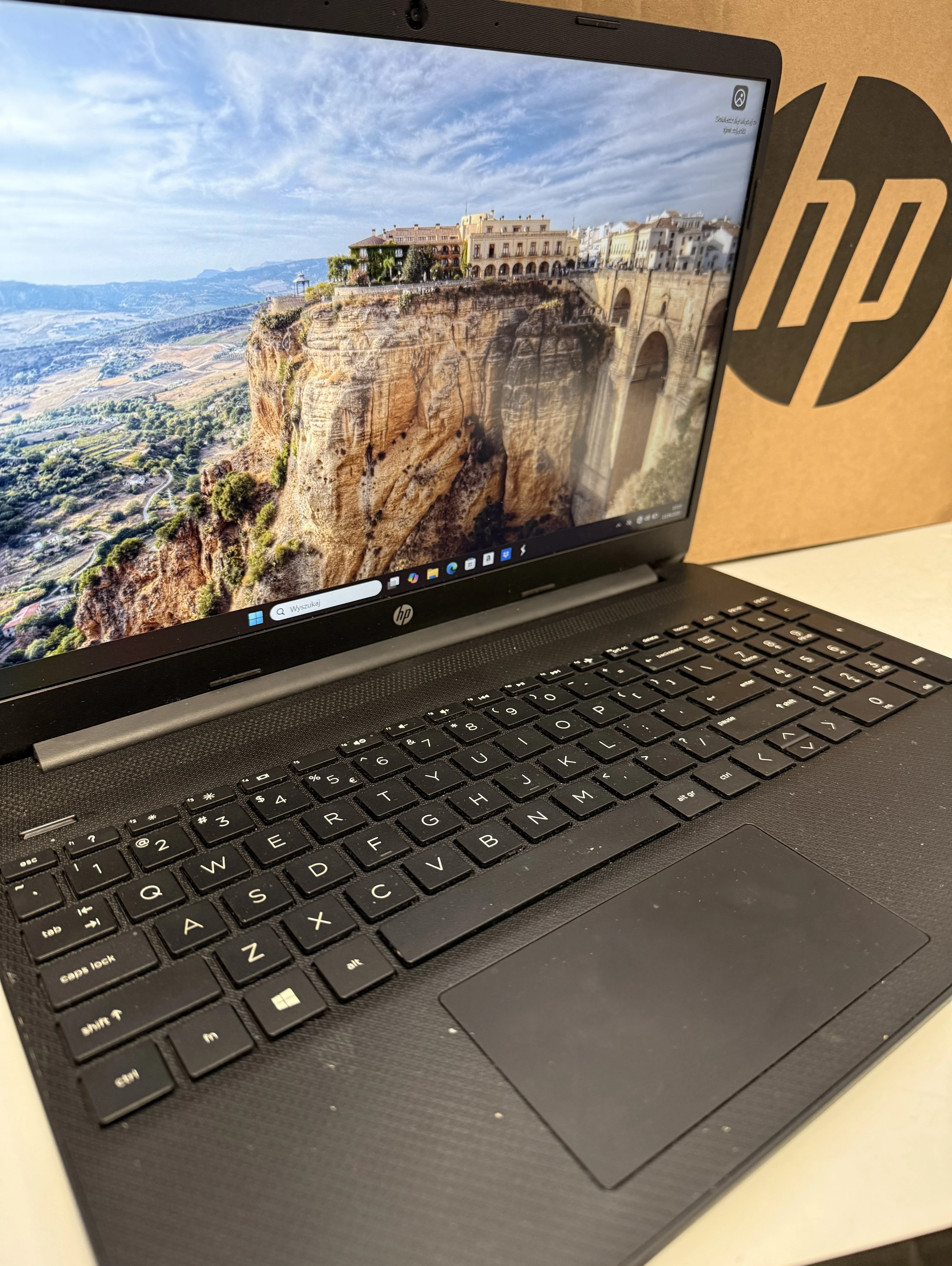 hp-15s-ryzen-5-3500u-pelny-zestaw-256-ssd-8gb-ram-stan-11323-2