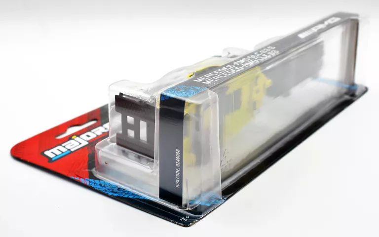 auto-metal-majorette-mercedes-amg-glc-63-s-mercedes-amg-cle-53-material-18136-8