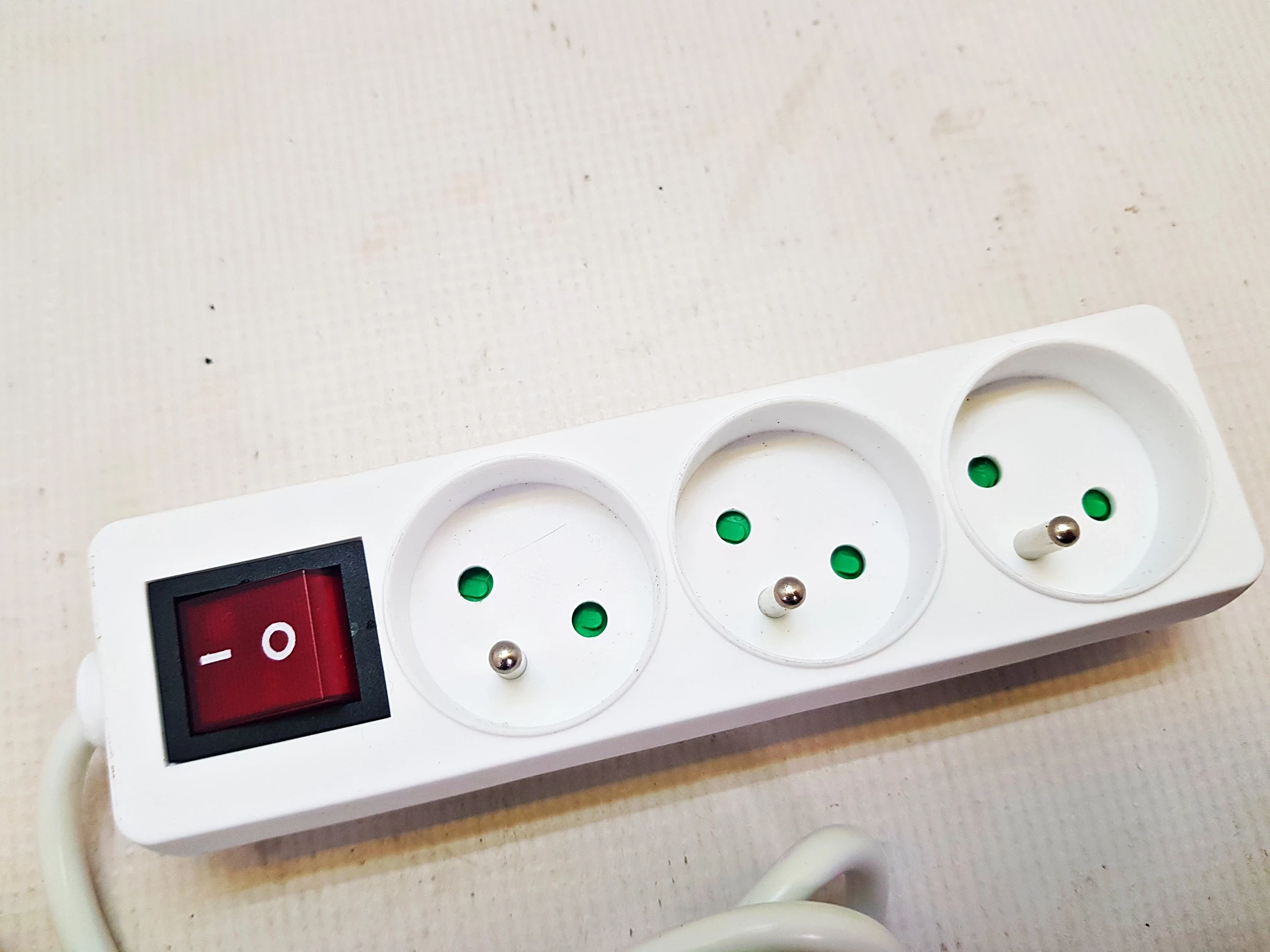 przedluzacz-3gniazdkowy-3m-foyu-ean-gtin-121231212