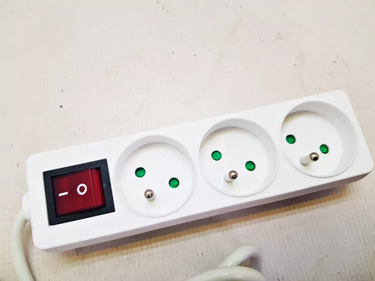 przedluzacz-3gniazdkowy-3m-foyu-ean-gtin-121231212