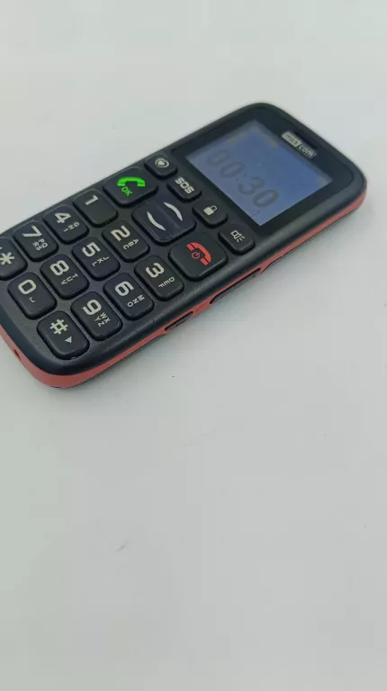 telefon-maxcom-mm428bb-przekatna-ekranu-240