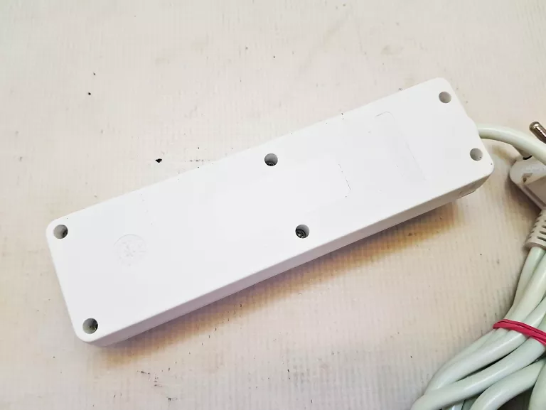 przedluzacz-3gniazdkowy-3m-foyu-stan-11323-2