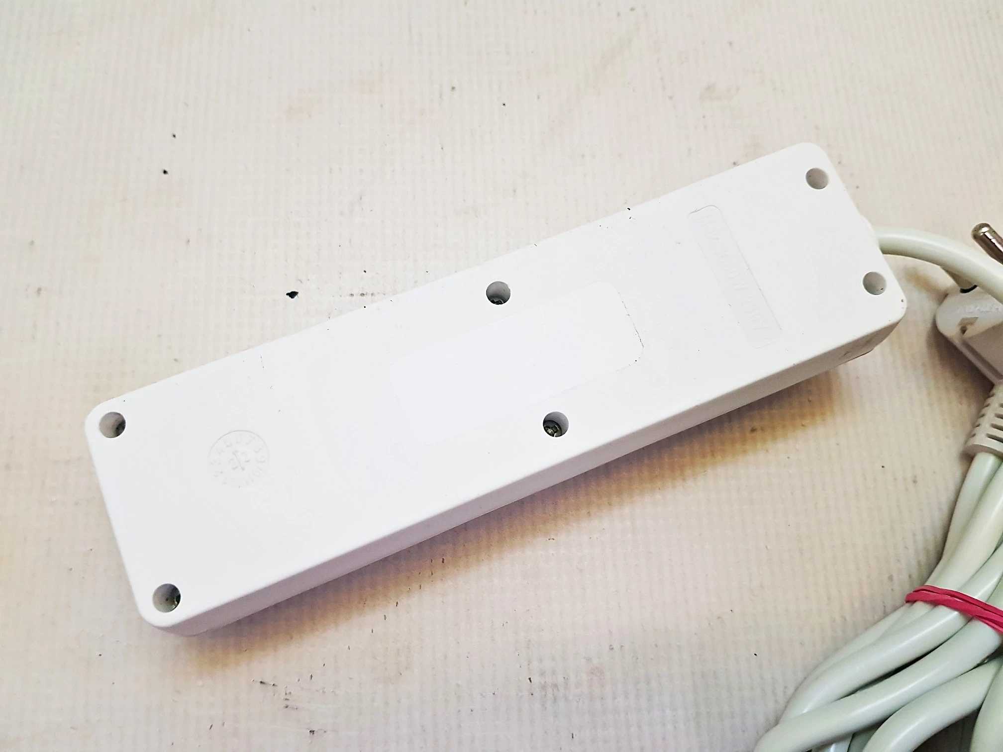 przedluzacz-3gniazdkowy-3m-foyu-stan-11323-2