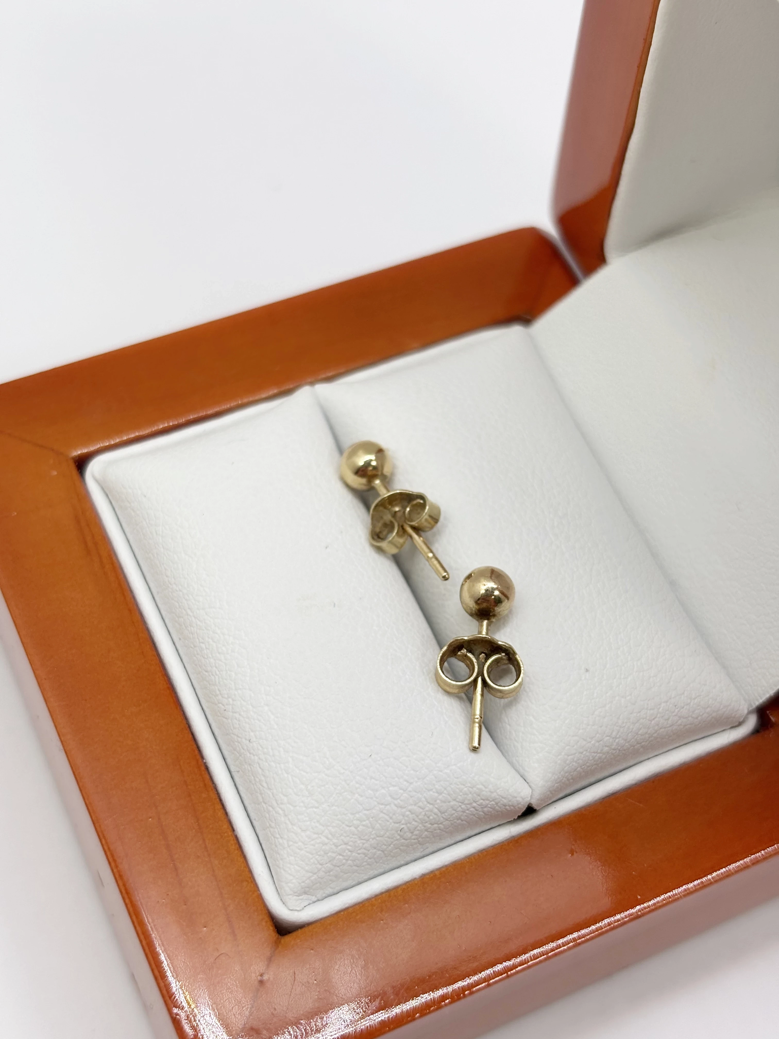 zlote-kolczyki-kulki-na-sztyft-092g-585-stan-11323-2