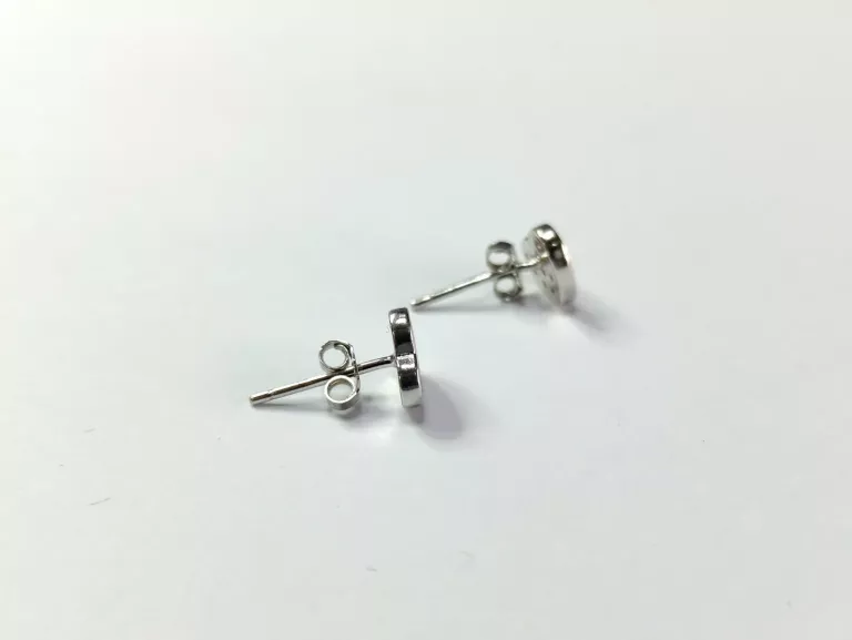 urocze-minimalistyczne-srebrne-kolczyki-serduszka-srebro-925-100-g-stan-11323-2