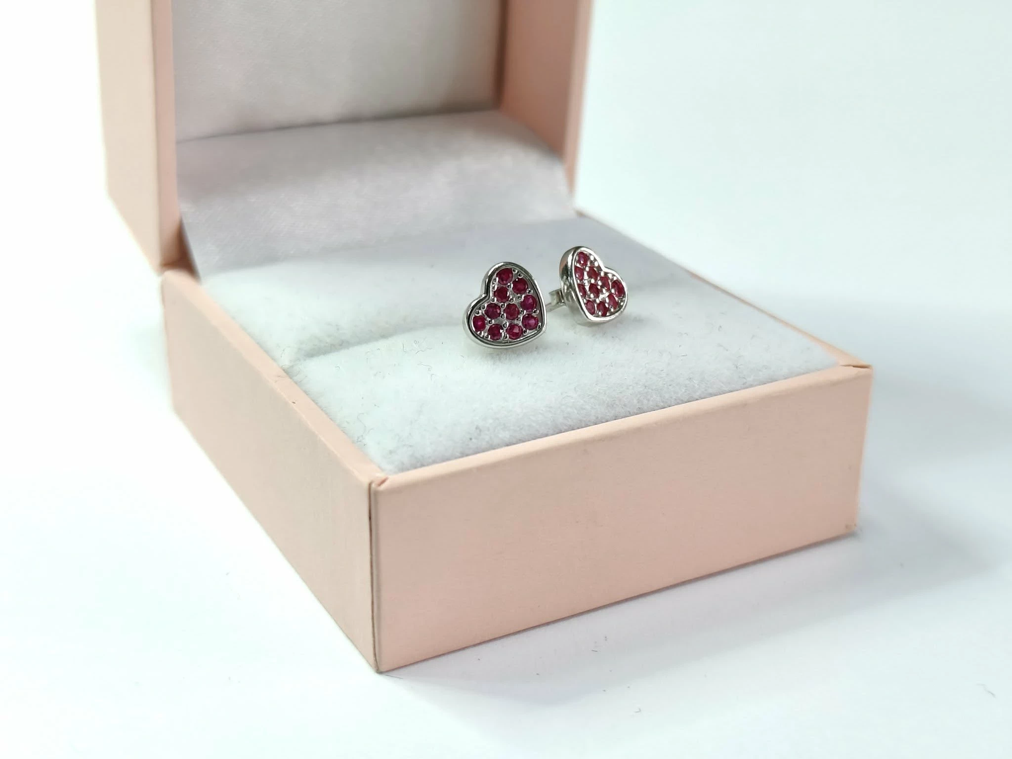 urocze-minimalistyczne-srebrne-kolczyki-serduszka-srebro-925-100-g-kamien-17088-128