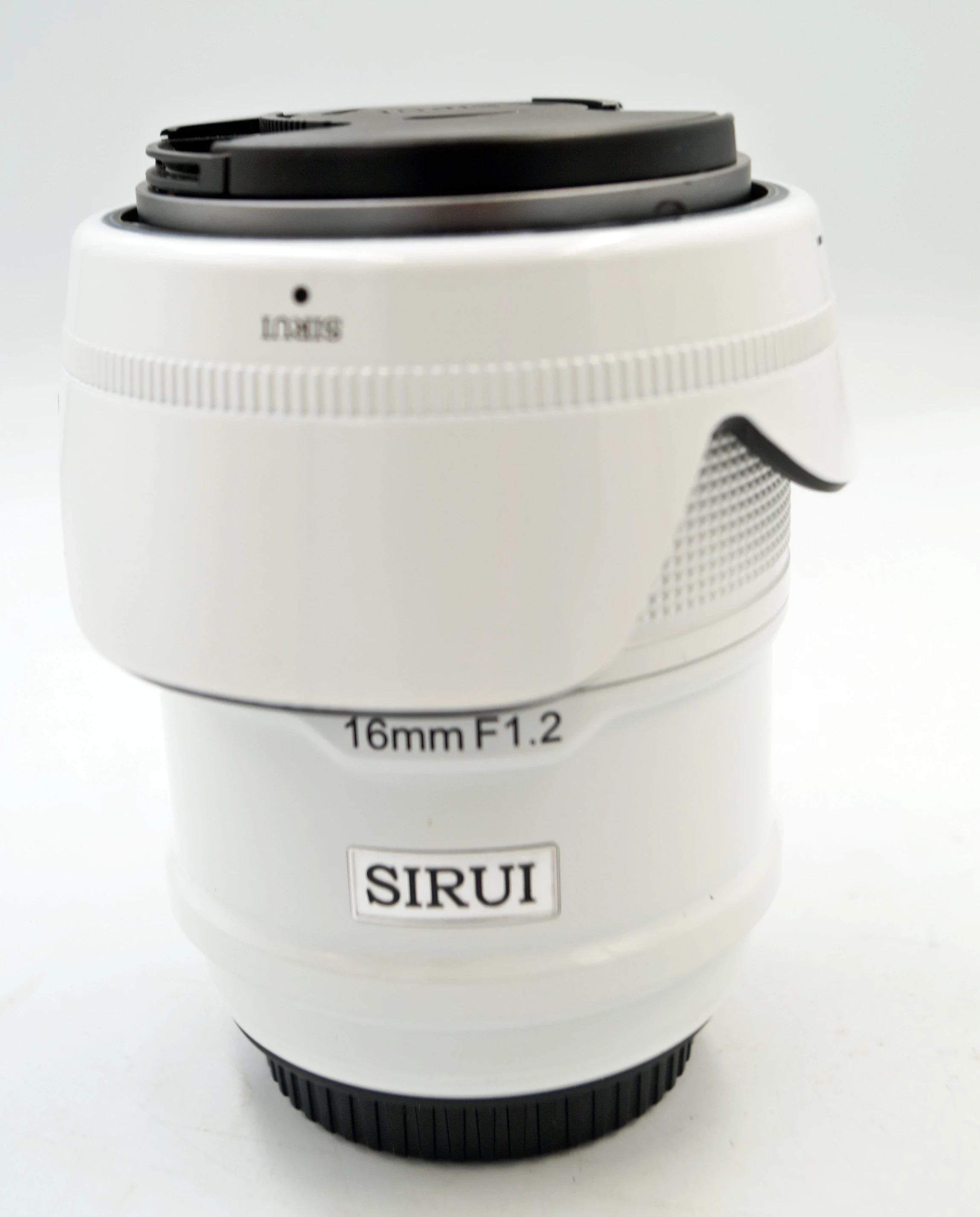 obiektyw-sirui-16mm-f12-sony-e-mount-komplet-ean-gtin-6952060071824