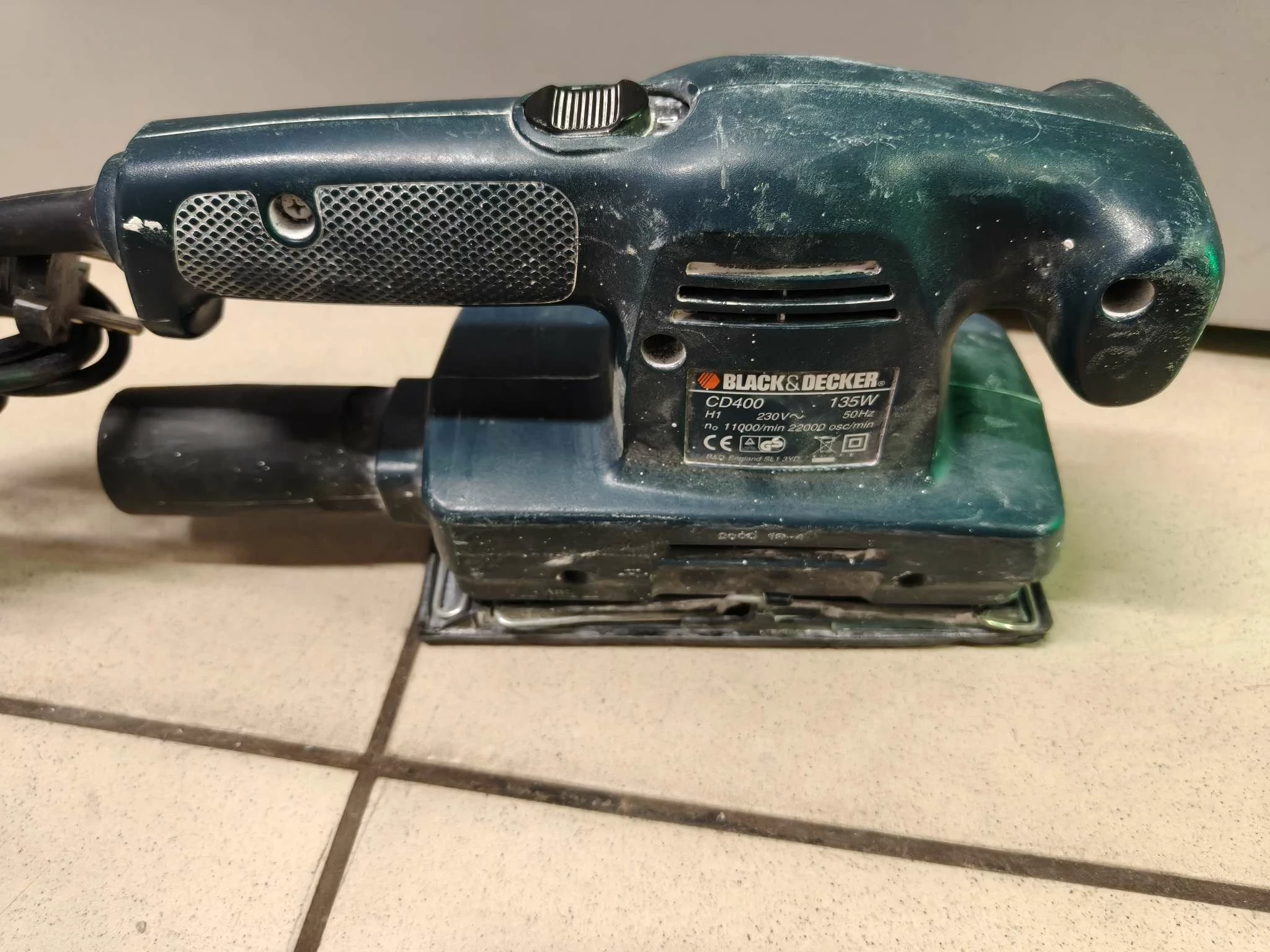 szlifierka-oscylacyjna-black-decker-cd400-135w-rodzaj-250123-1798304