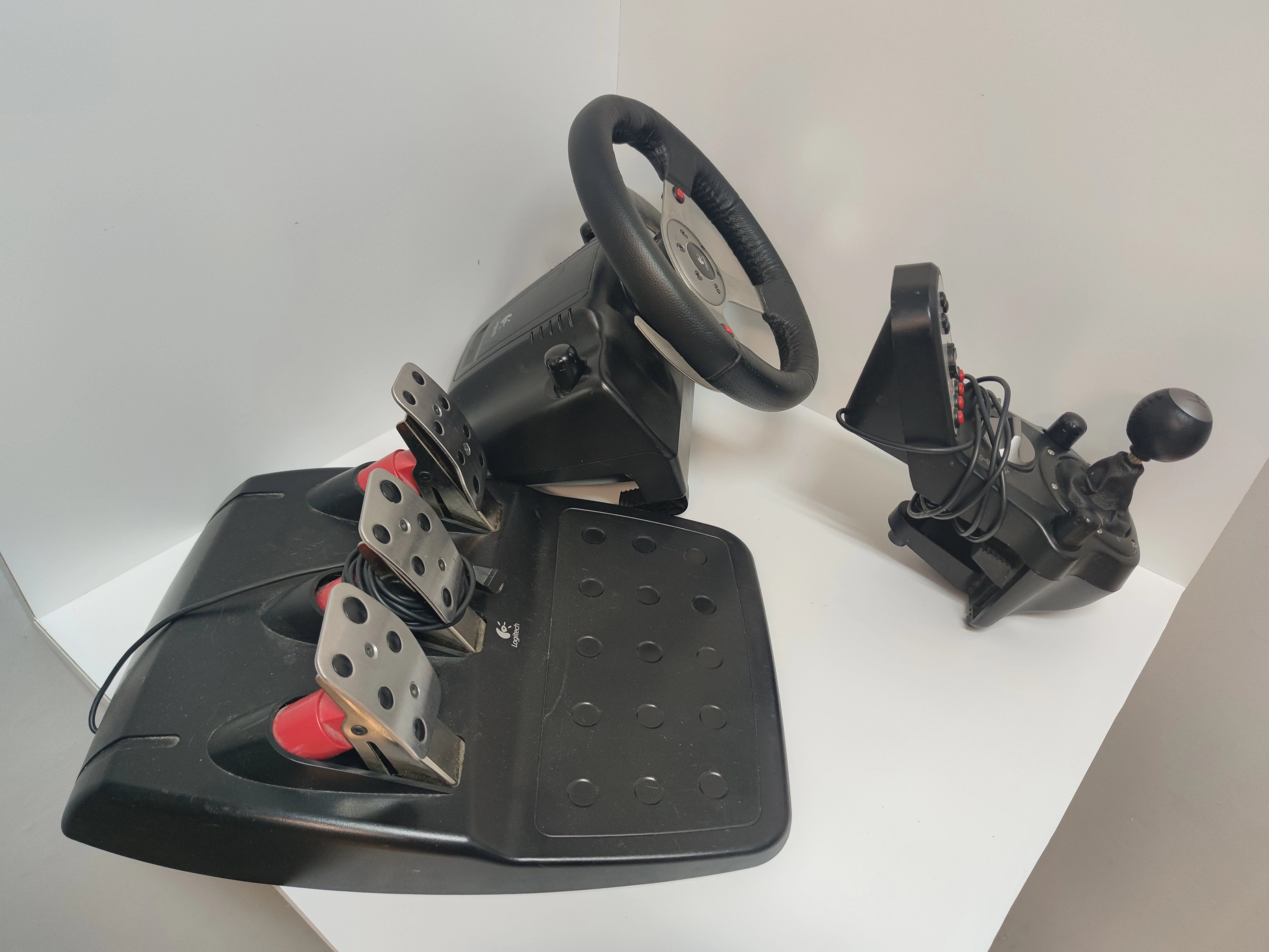 kierownica-logitech-g25-racing-wheel-waga-produktu-z-opakowaniem-jednostkowym-9000