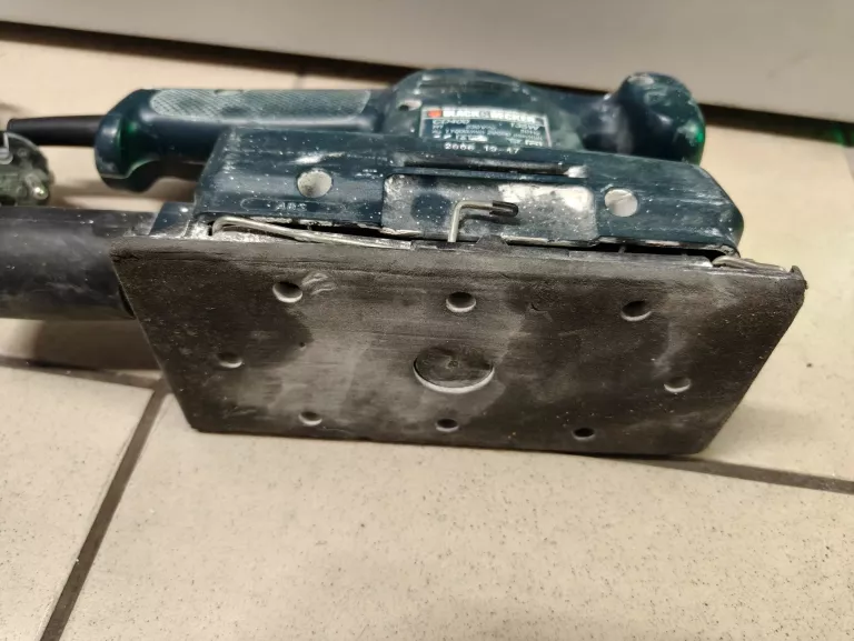 szlifierka-oscylacyjna-black-decker-cd400-135w-napiecie-zasilania-23000