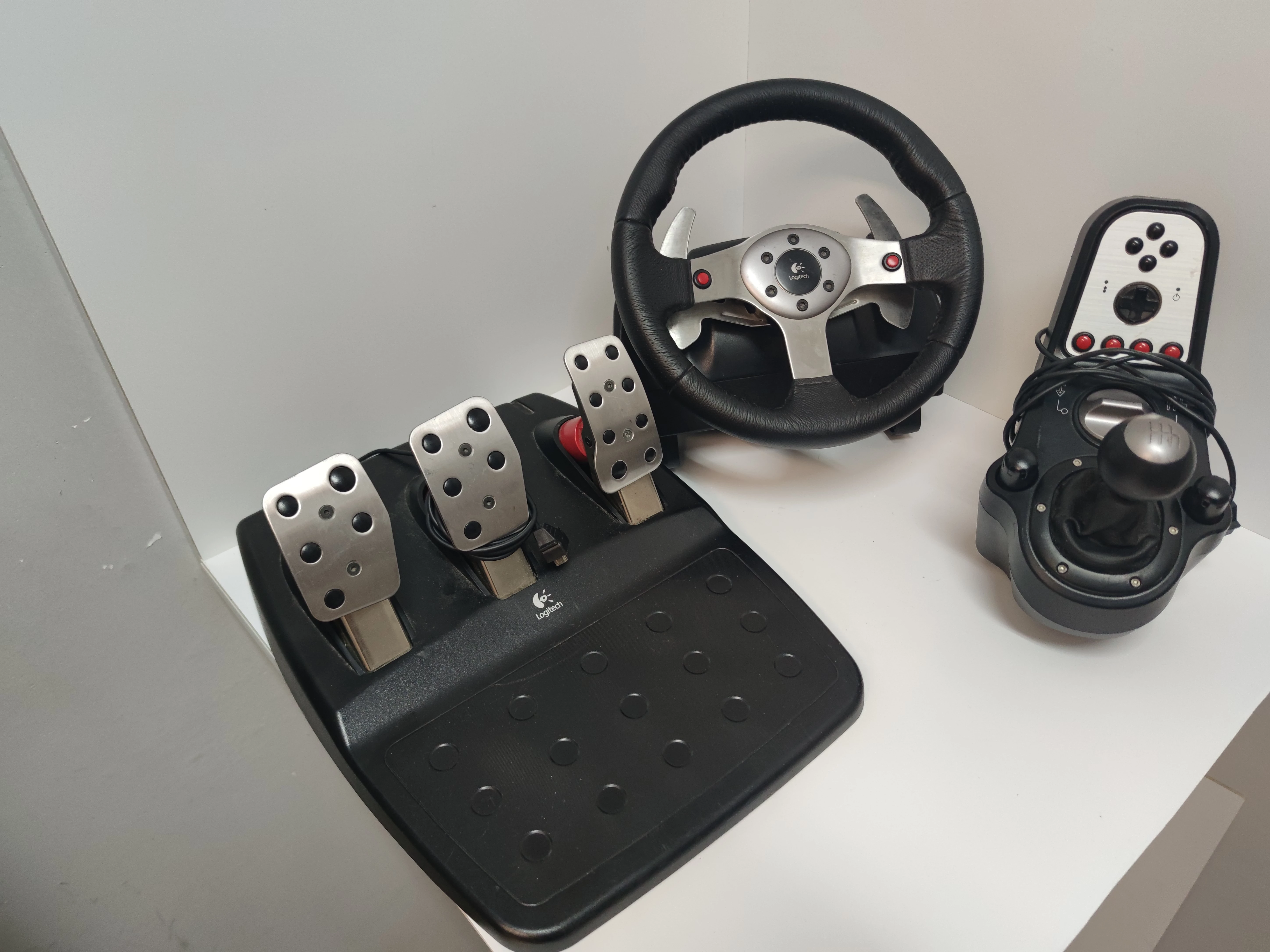 kierownica-logitech-g25-racing-wheel-ean-gtin-5099206000025