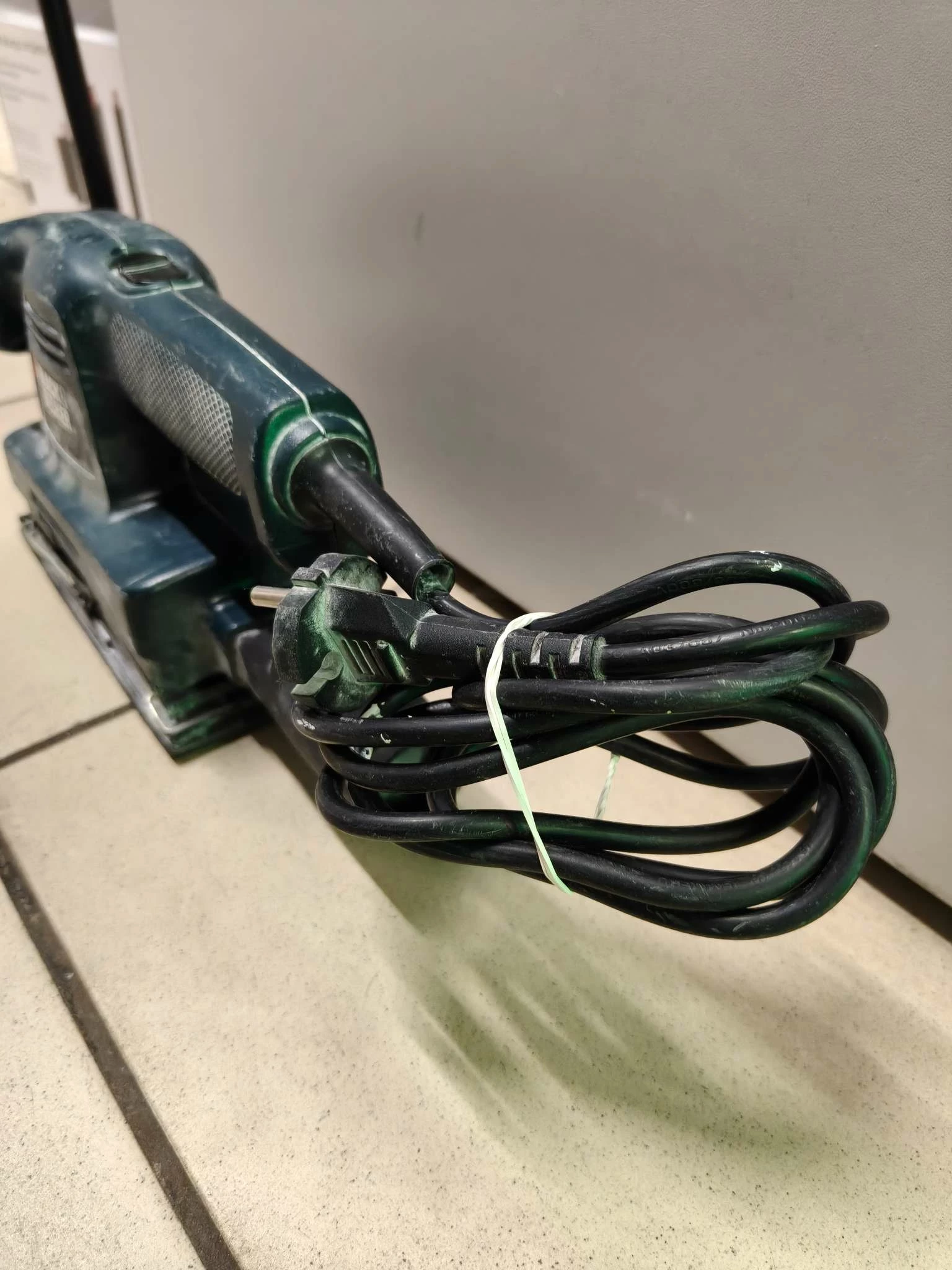 szlifierka-oscylacyjna-black-decker-cd400-135w-kod-producenta-black-decker-cd400