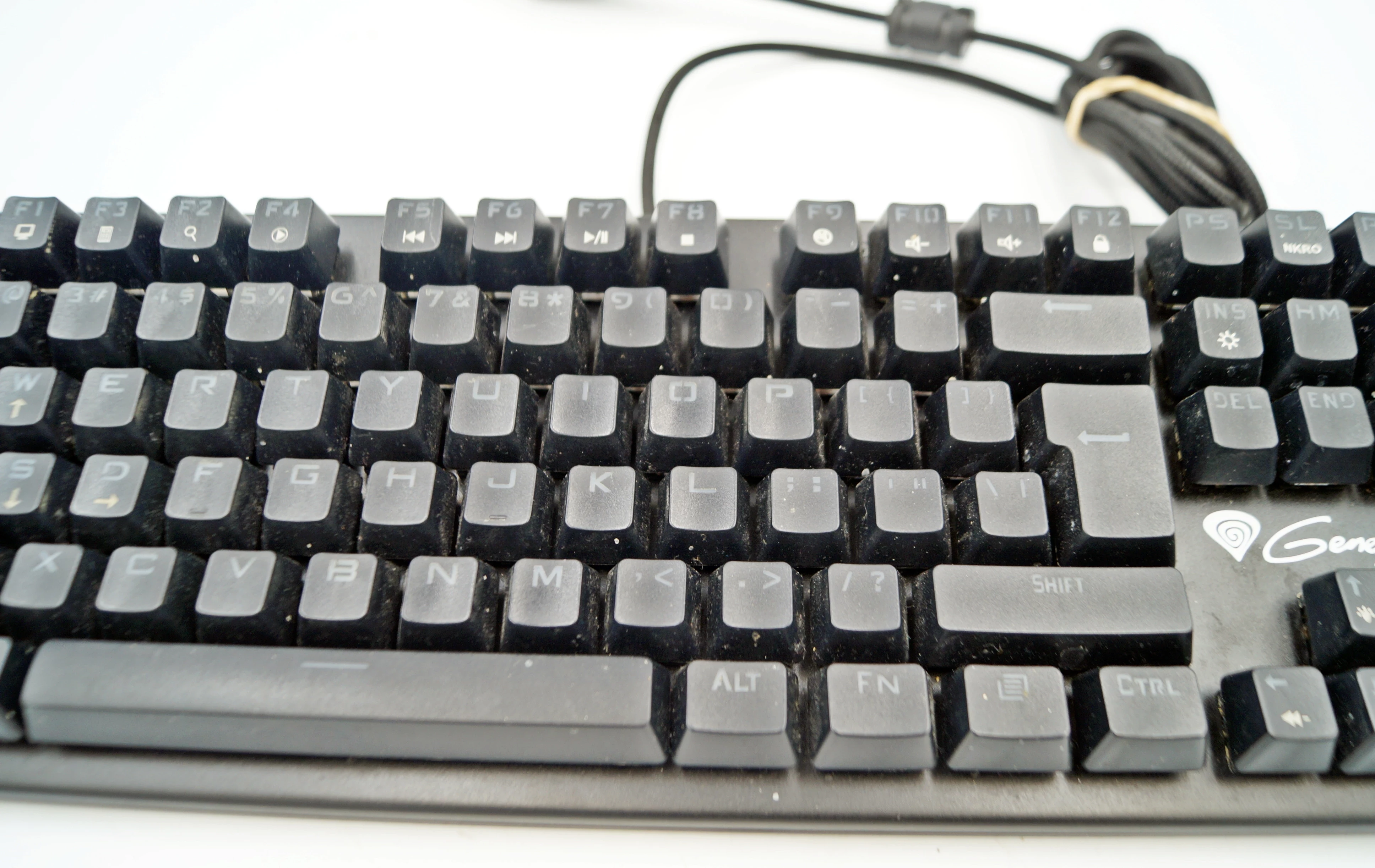 klawiatura-genesis-thor-300-rgb-stan-11323-2