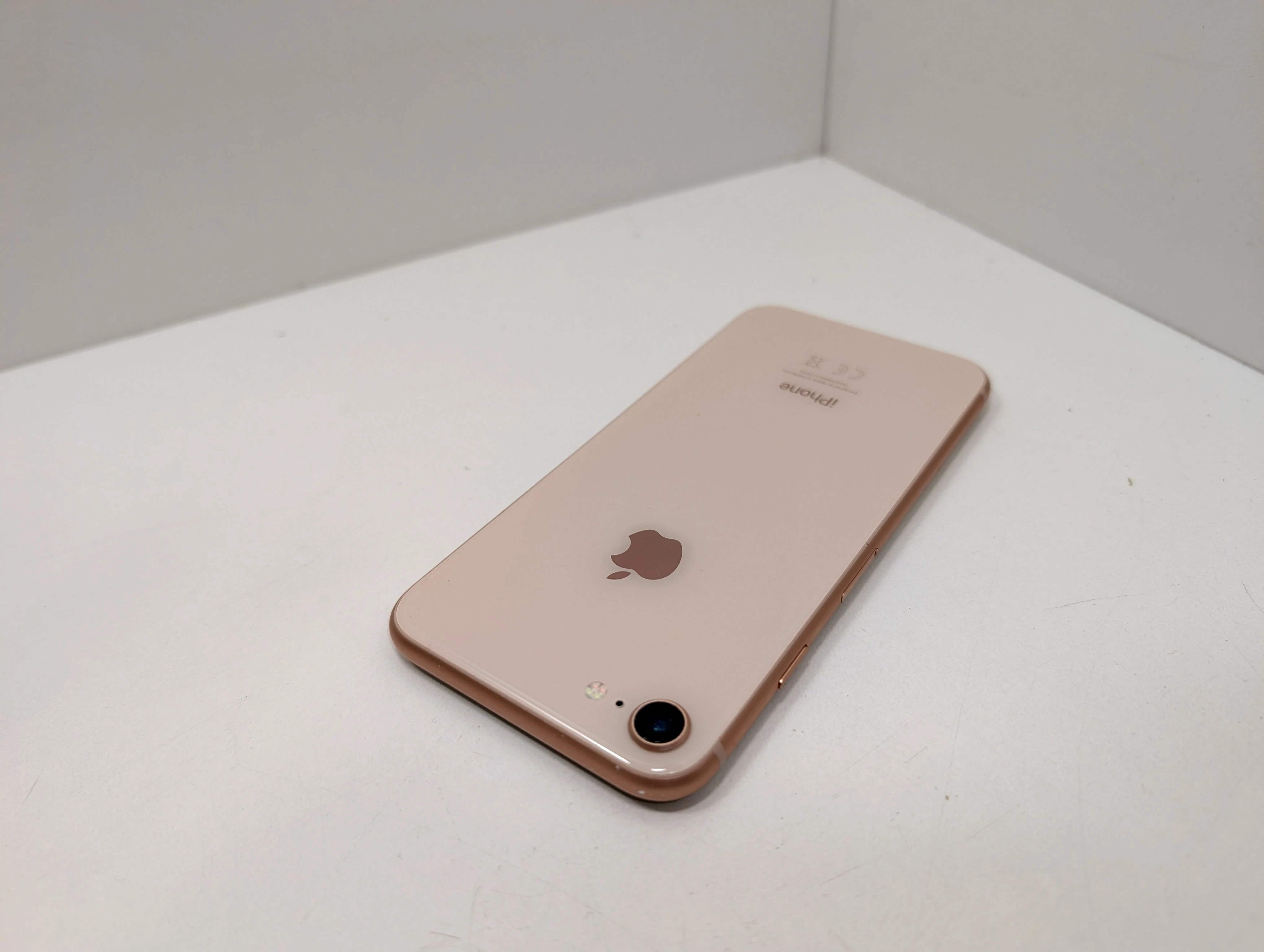 telefon-iphone-8-64gb-77-kondycji-baterii-rozowy-przekatna-ekranu-470