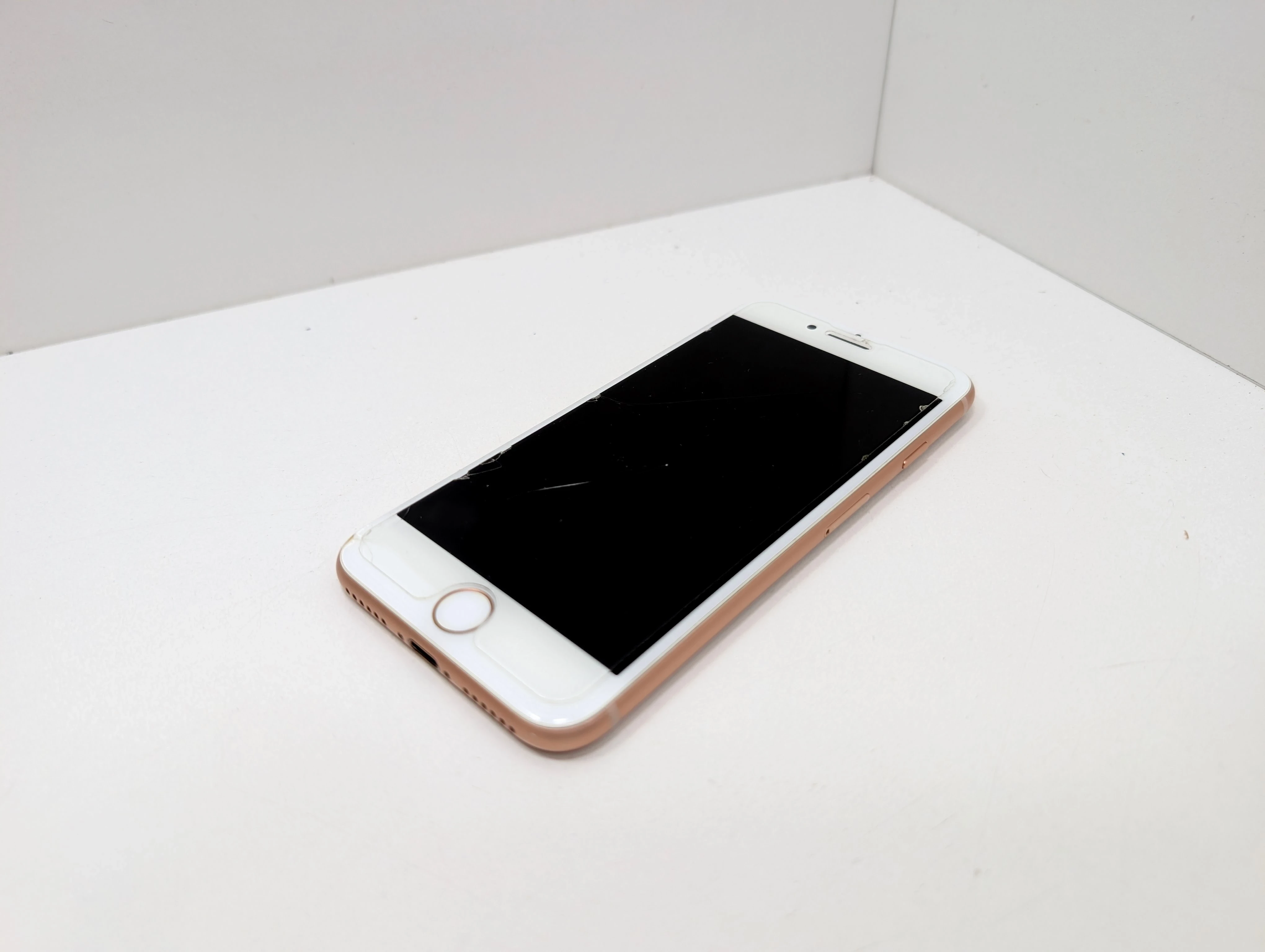 telefon-iphone-8-64gb-77-kondycji-baterii-rozowy-stan-11323-2