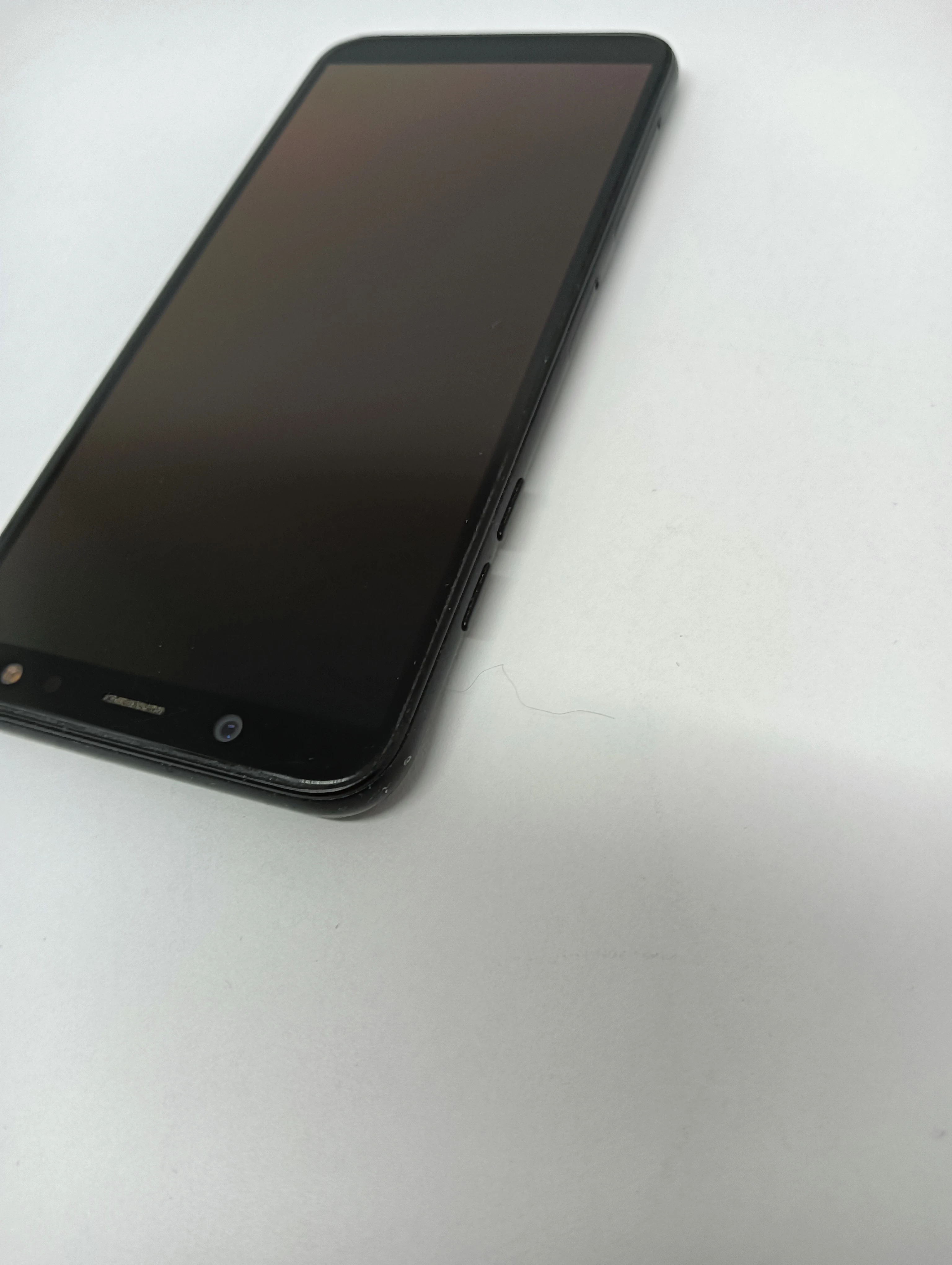 telefon-samsung-galaxy-a6-przekatna-ekranu-560