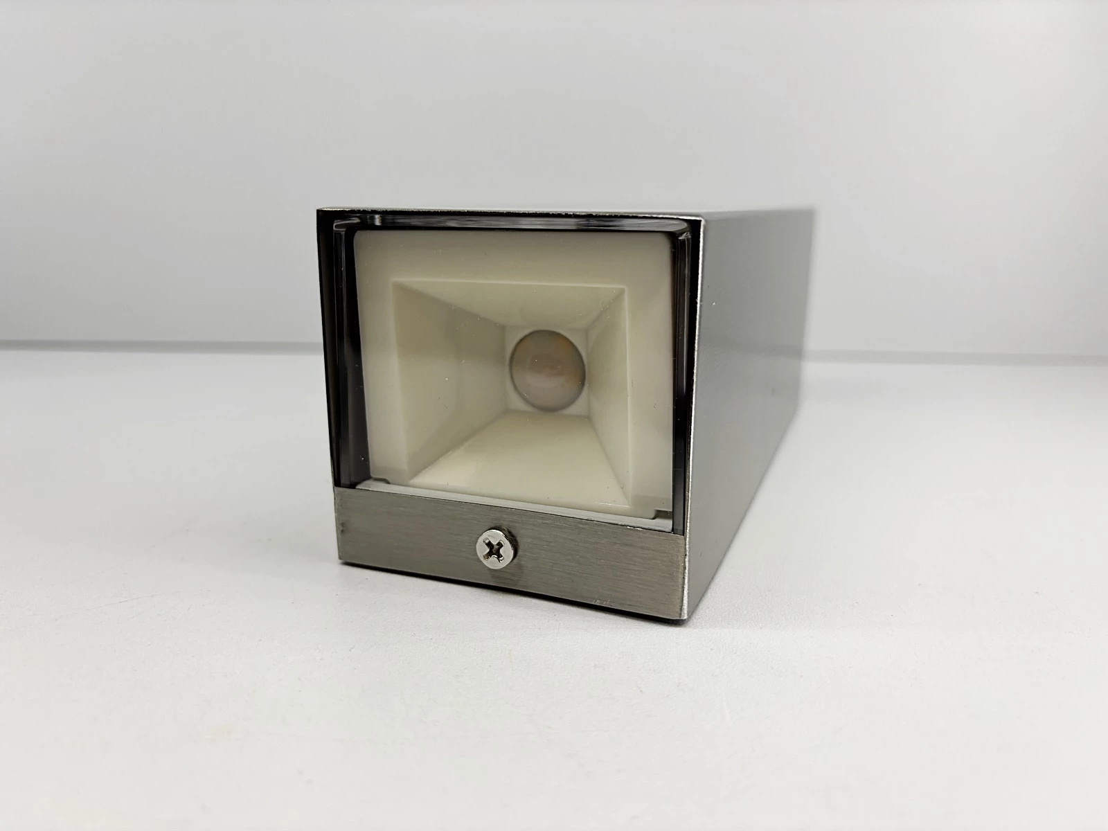 kinkiet-zewnetrzny-luca-stal-nierdzewna-led-zintegrowany-11w-3000k-600lm-moc-zrodla-swiatla-110