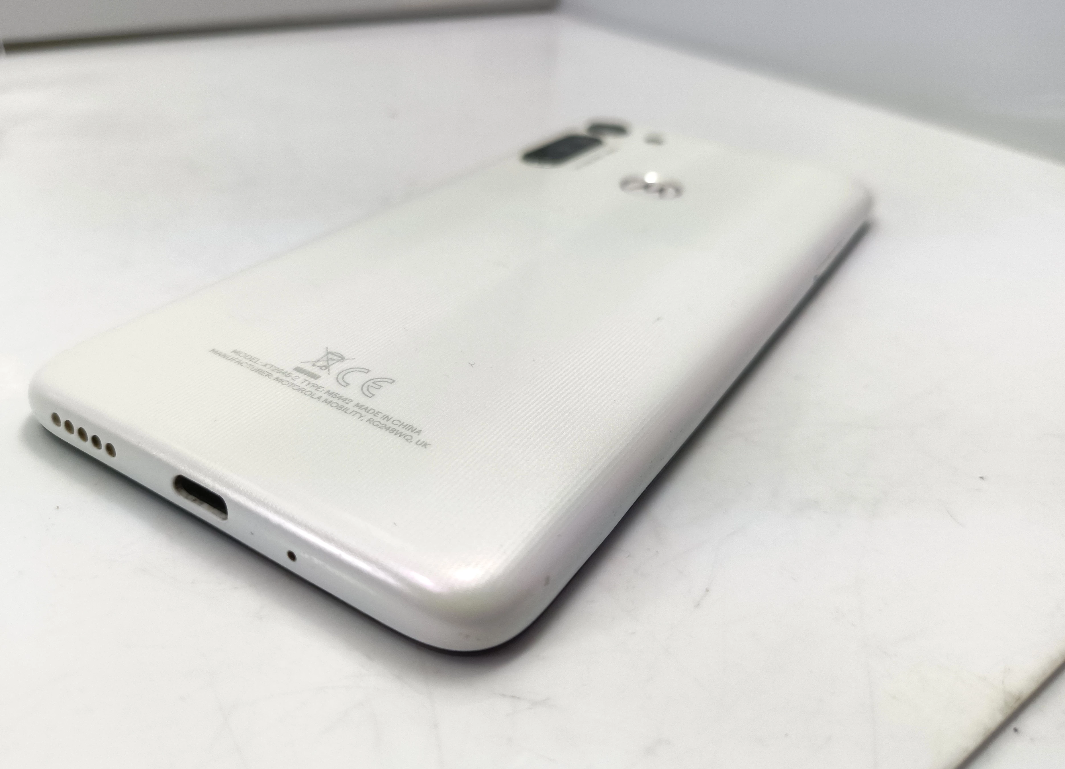 telefon-motorola-moto-g8-power-464gb-kod-producenta-pahf0005pl