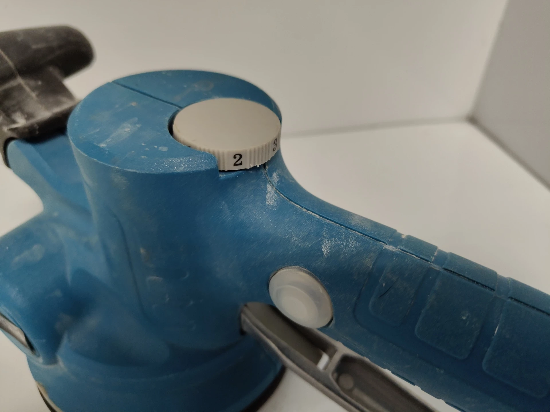 przyssawka-wibracyjna-do-plytek-dedra-ded6912-aku-18v-2ah-ean-gtin-5902628691200