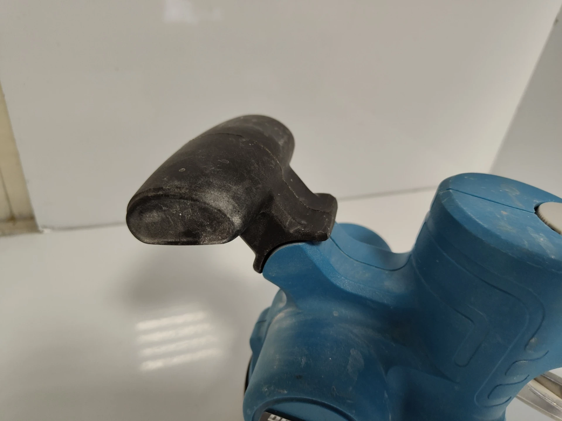 przyssawka-wibracyjna-do-plytek-dedra-ded6912-aku-18v-2ah-seria-system-jednej-baterii-dedra-sasall-18v