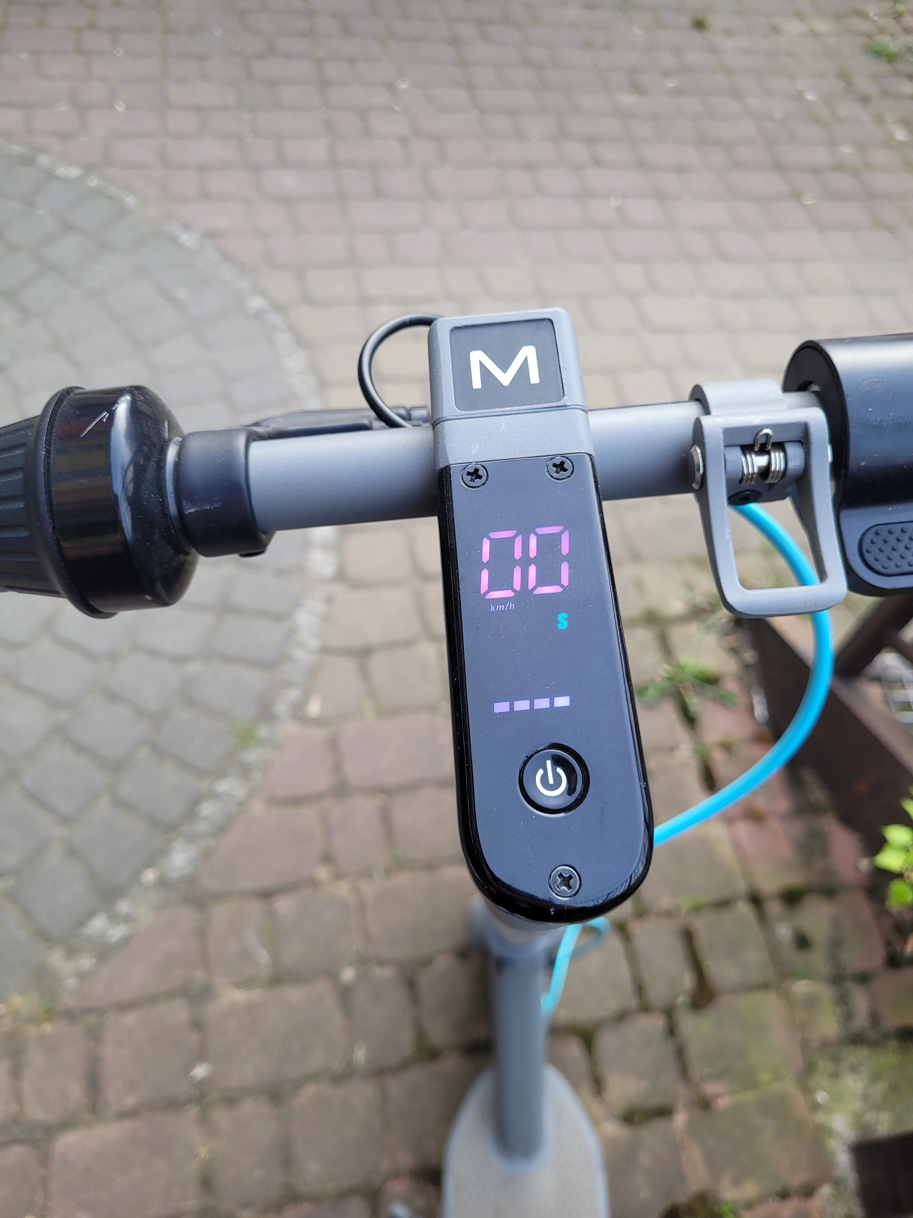 hulajnoga-elektryczna-motus-scooty-10-lad-predkosc-maksymalna-2000