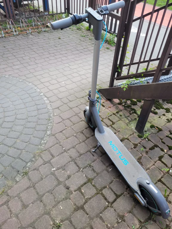 hulajnoga-elektryczna-motus-scooty-10-lad-osiedle-kombatantow-7c-krakow