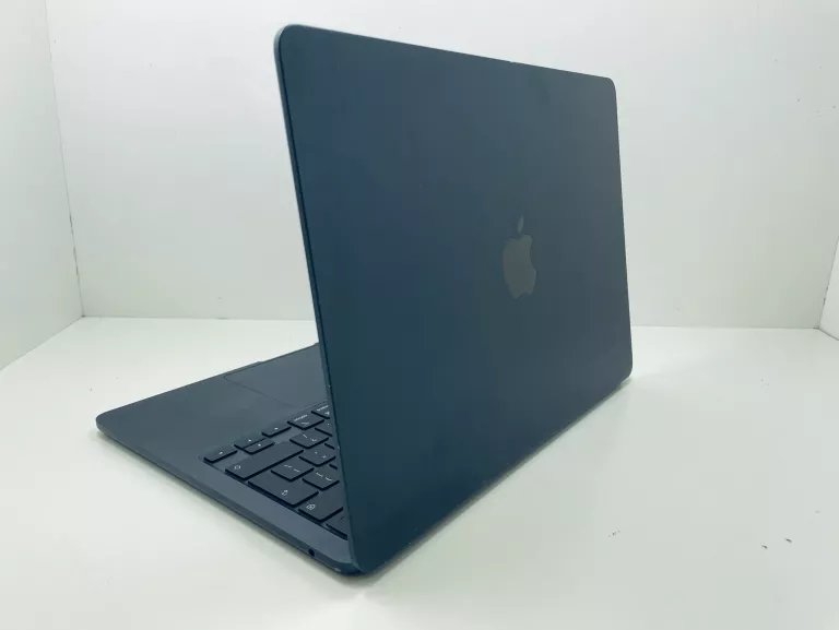 laptop-apple-macbook-air-2025-136-m4-przekatna-ekranu-1360