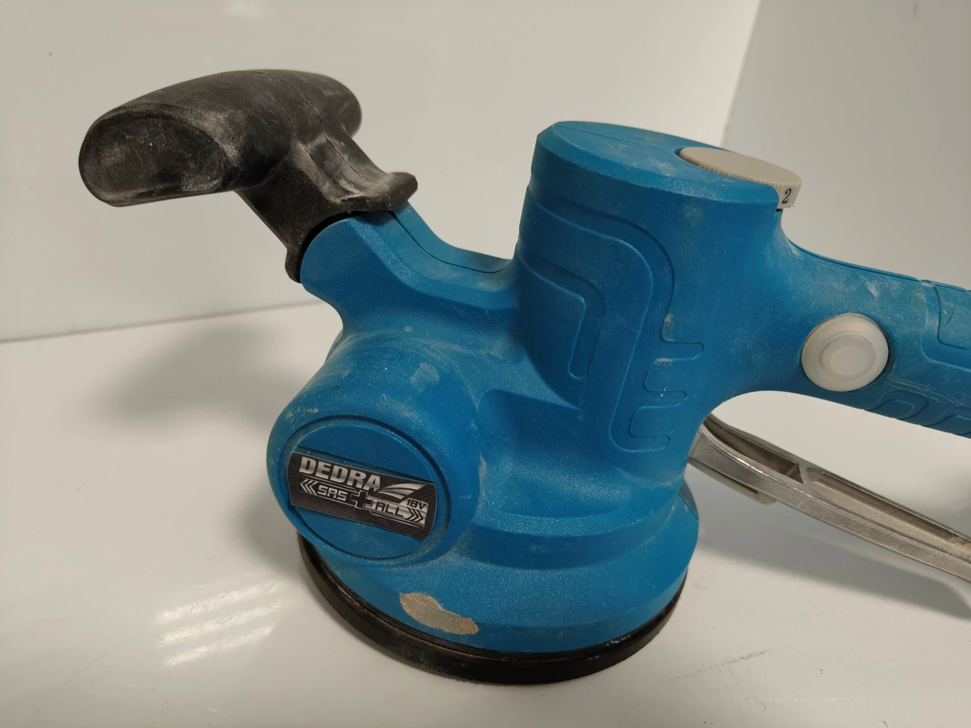 przyssawka-wibracyjna-do-plytek-dedra-ded6912-aku-18v-2ah-stan-11323-2