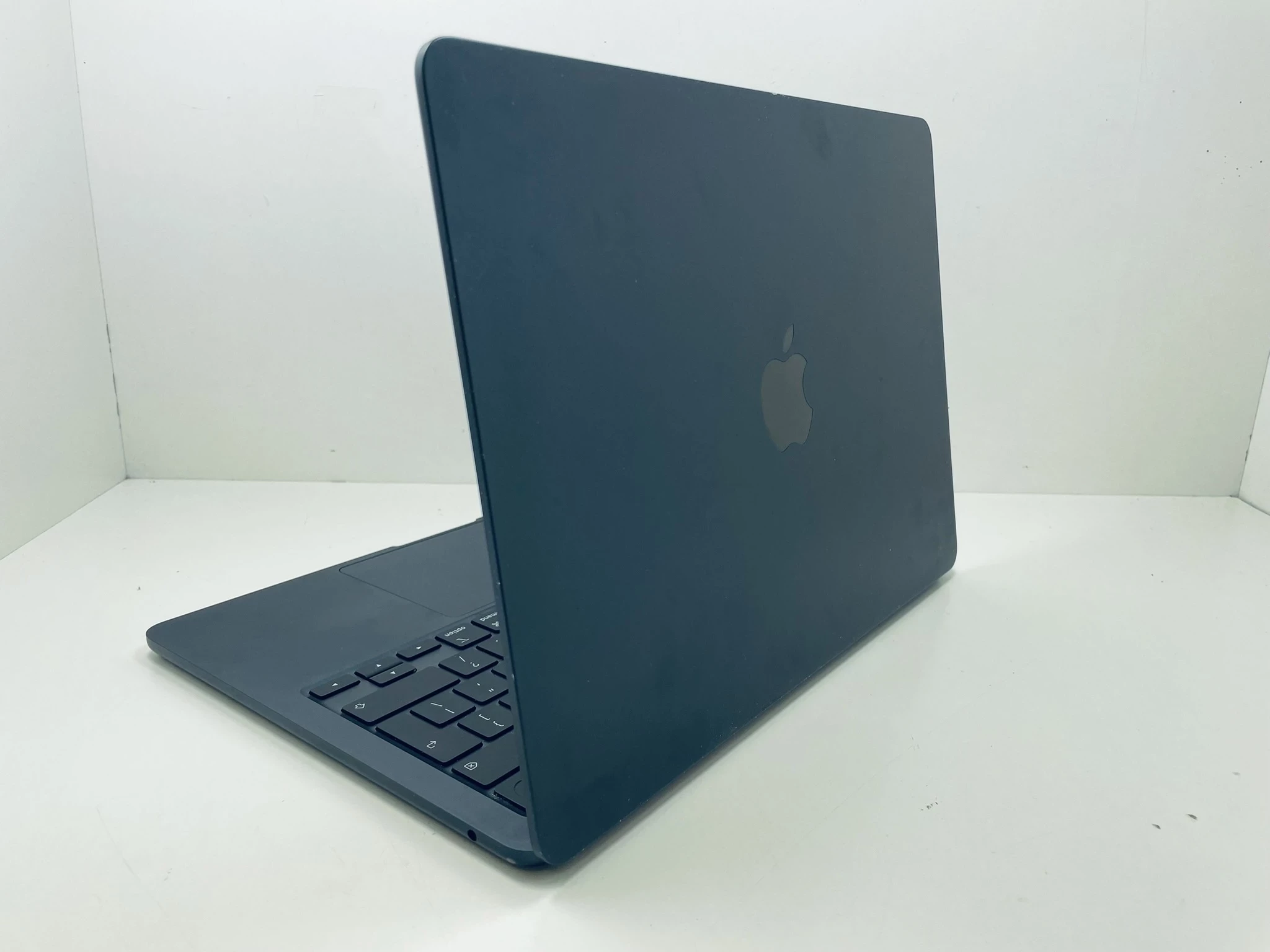 laptop-apple-macbook-air-2025-136-m4-przekatna-ekranu-1360