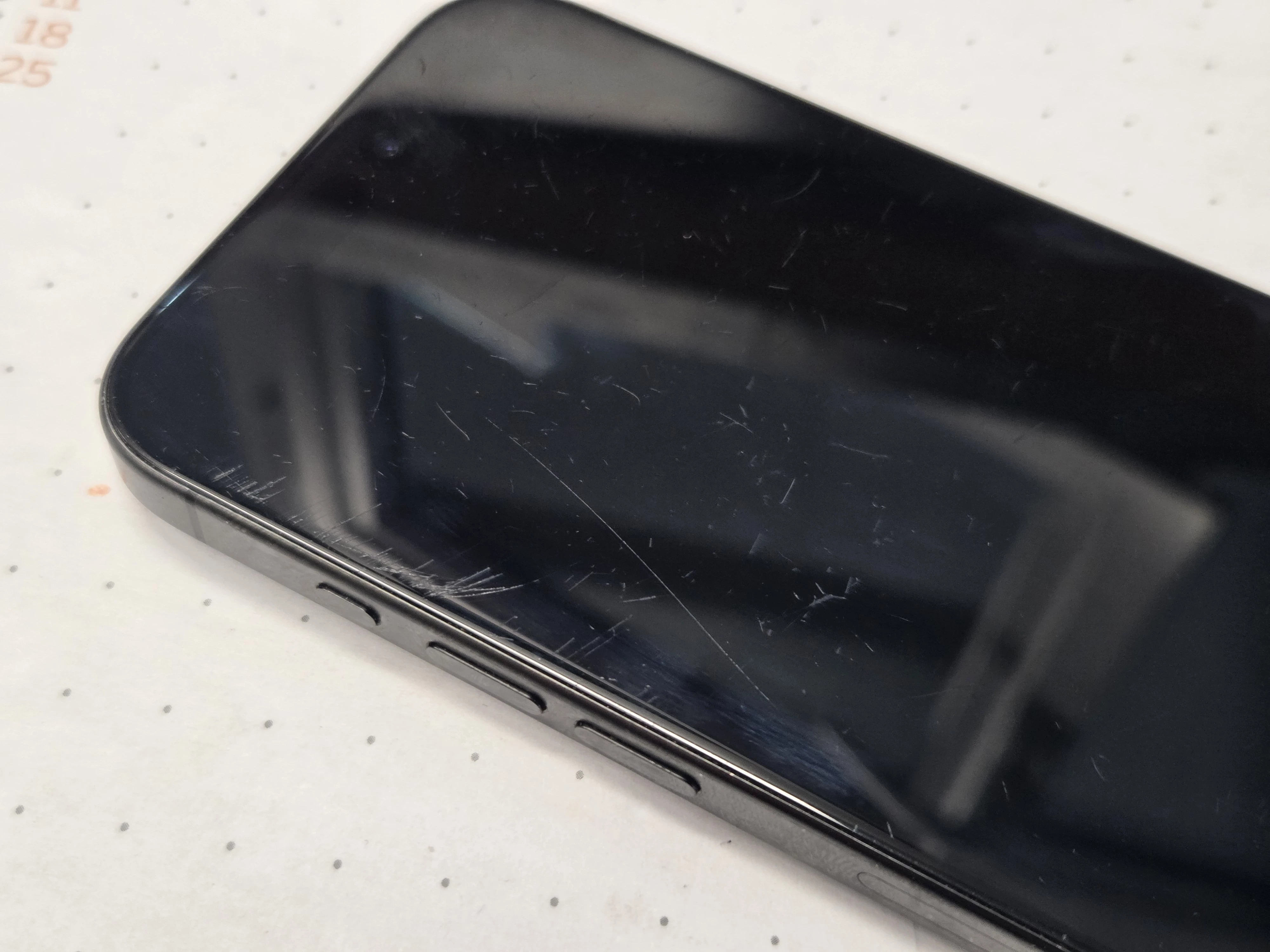 telefon-apple-iphone-15-pro-88-256-gb-pojemnosc-akumulatora-3200