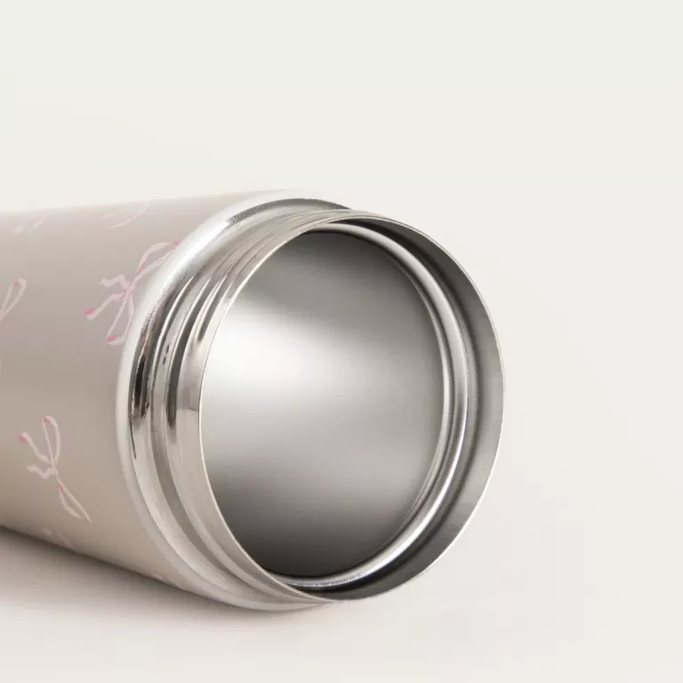 kubek-termiczny-milly-we-wzor-038-l-kokardki-stan-11323-1