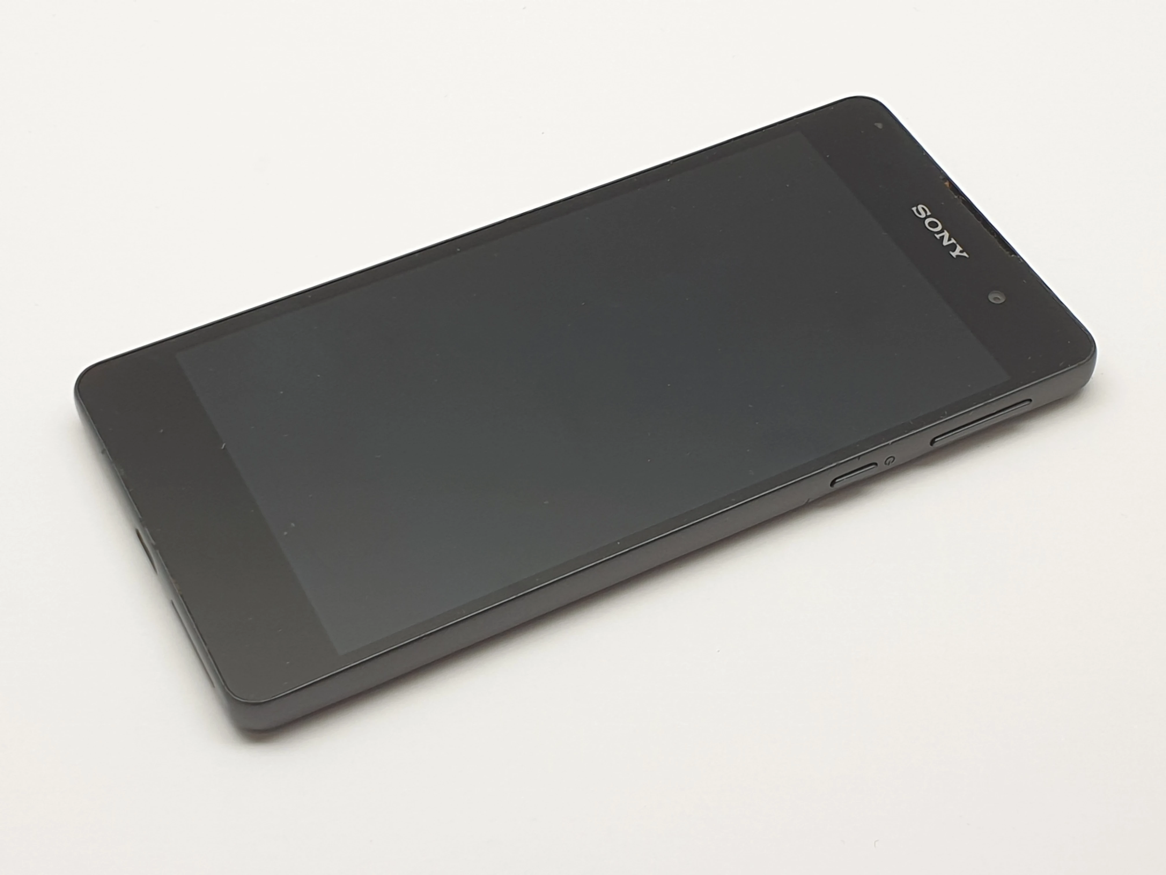 telefon-sony-xperia-e5-f3311-przekatna-ekranu-500