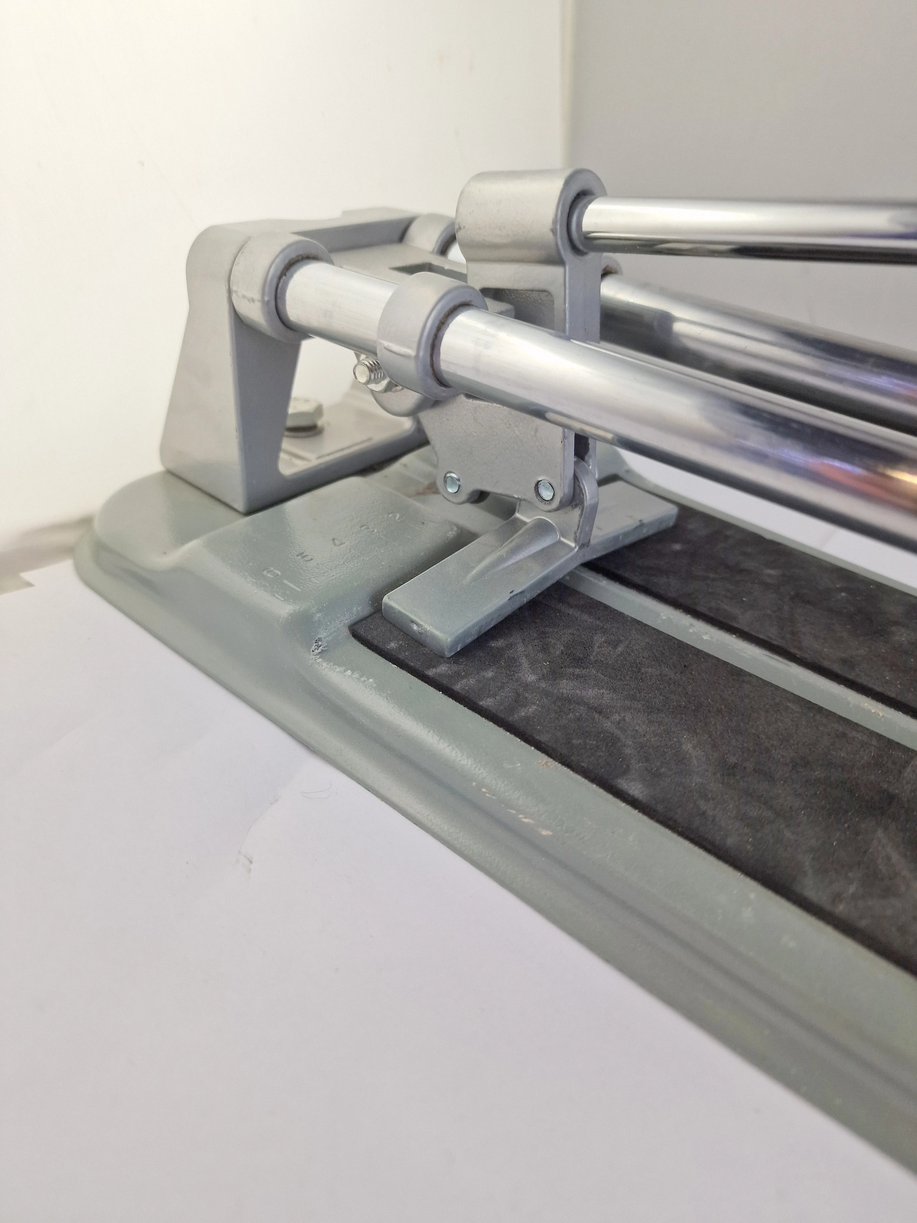 przyrzad-do-ciecia-glazury-400mm-seria-02400