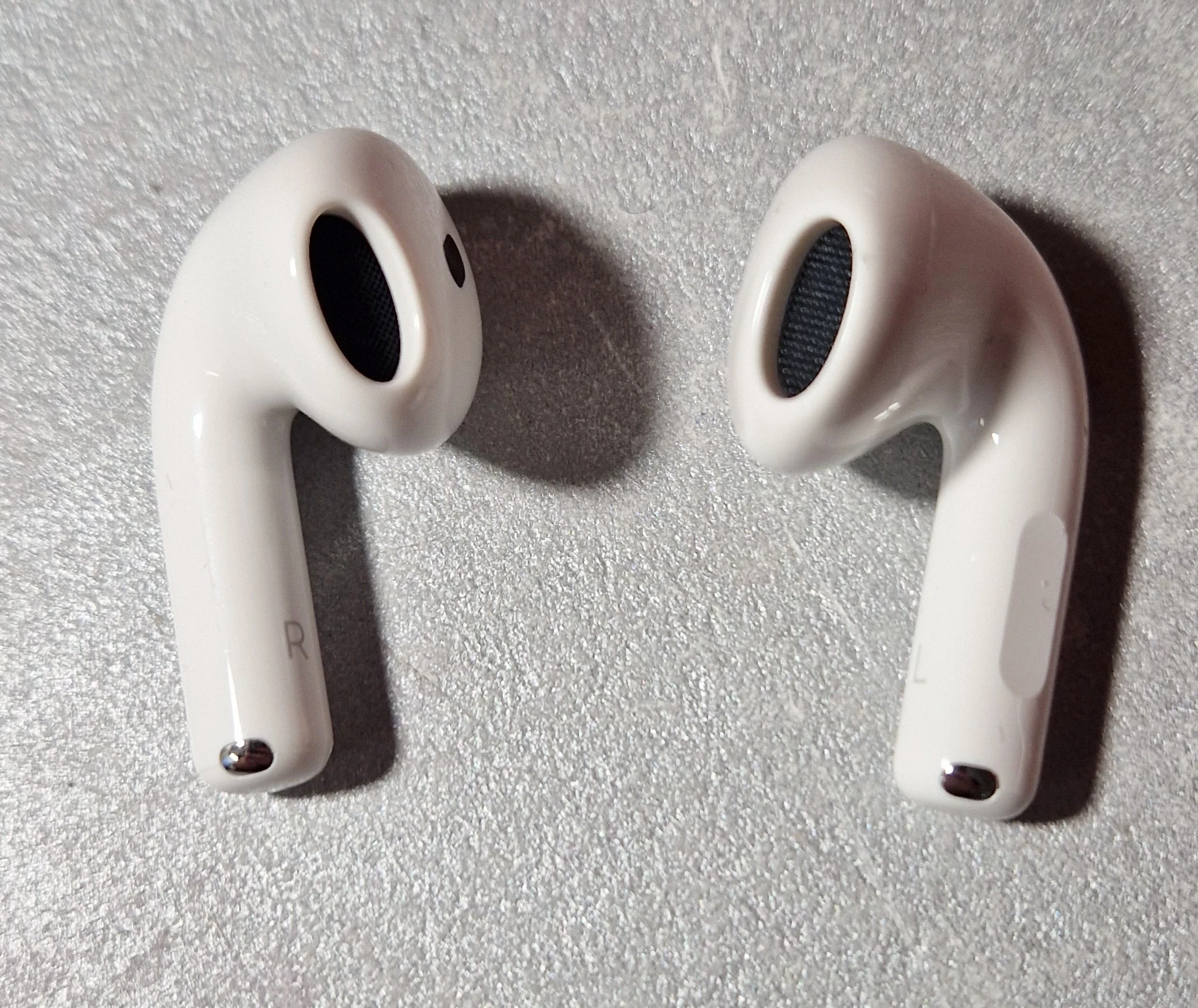 sluchawki-bezprzewodowe-douszne-apple-airpods-4-anc-transmisja-sygnalu-203713-217785