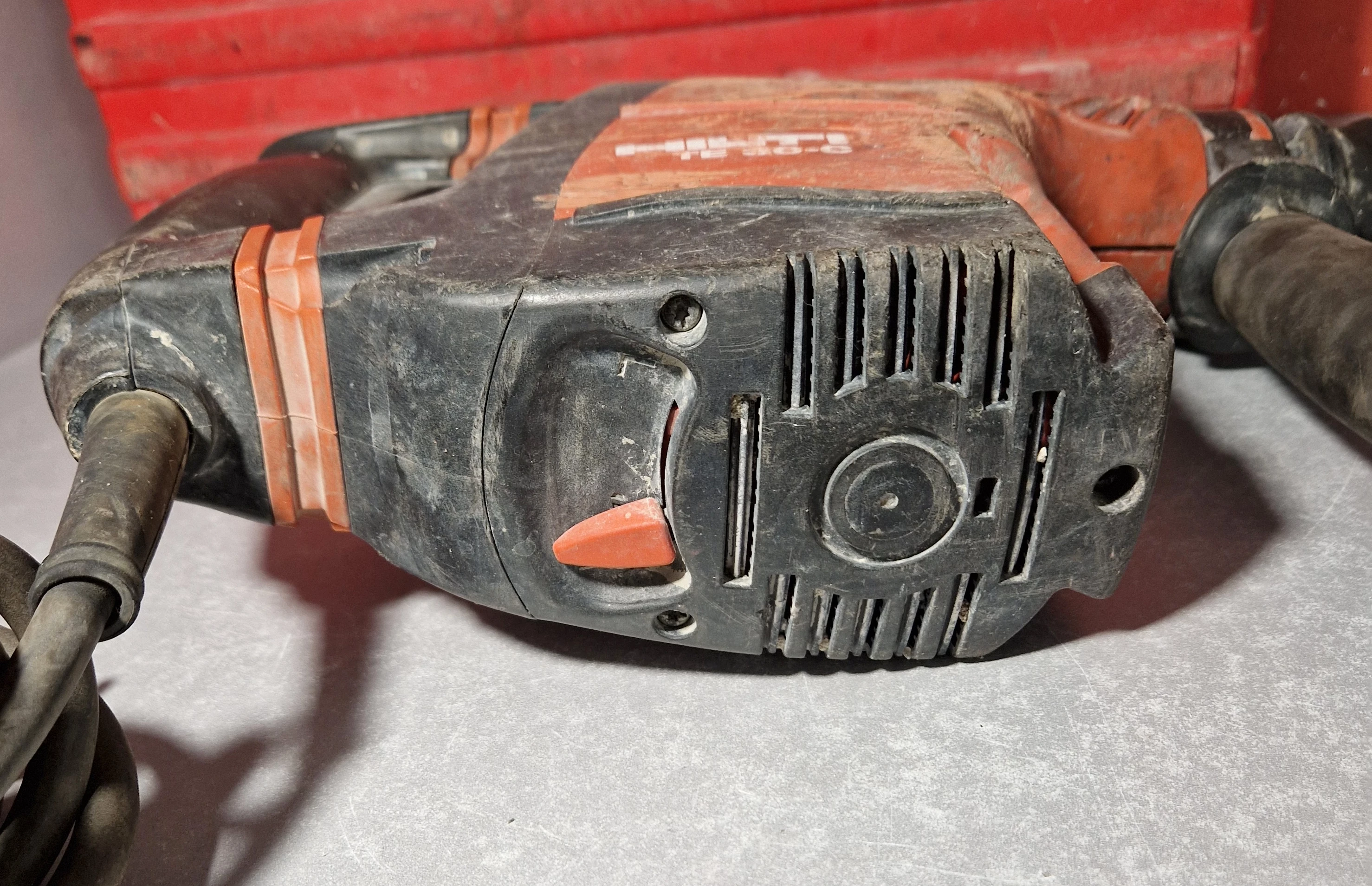 mlotowiertarka-hilti-te-30c-w-walizce-energia-udaru-360
