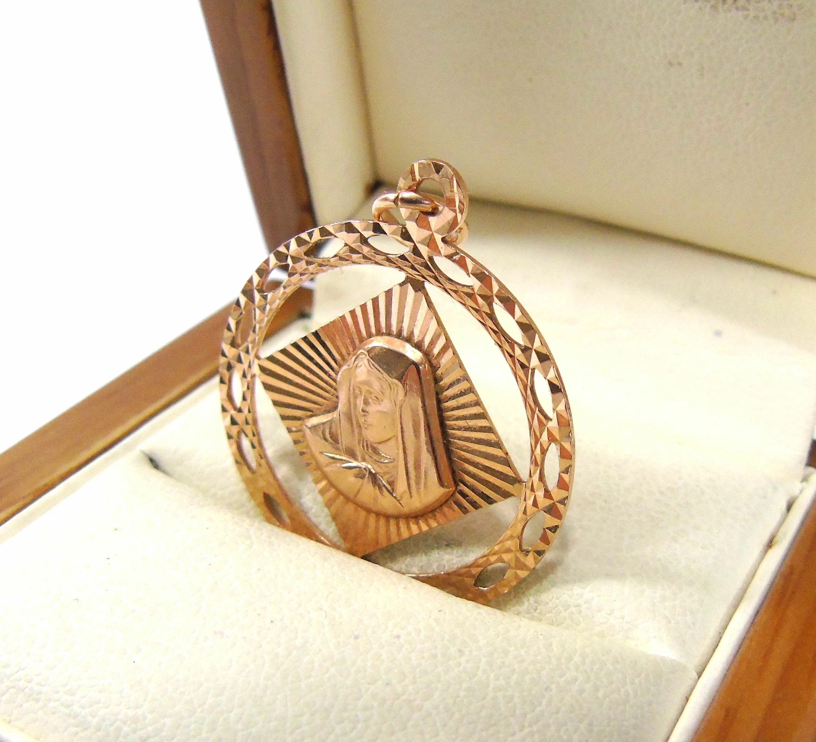 konkretna-zlota-zawieszka-medalik-pr585-14k-plac-wolnosci-6-zuromin