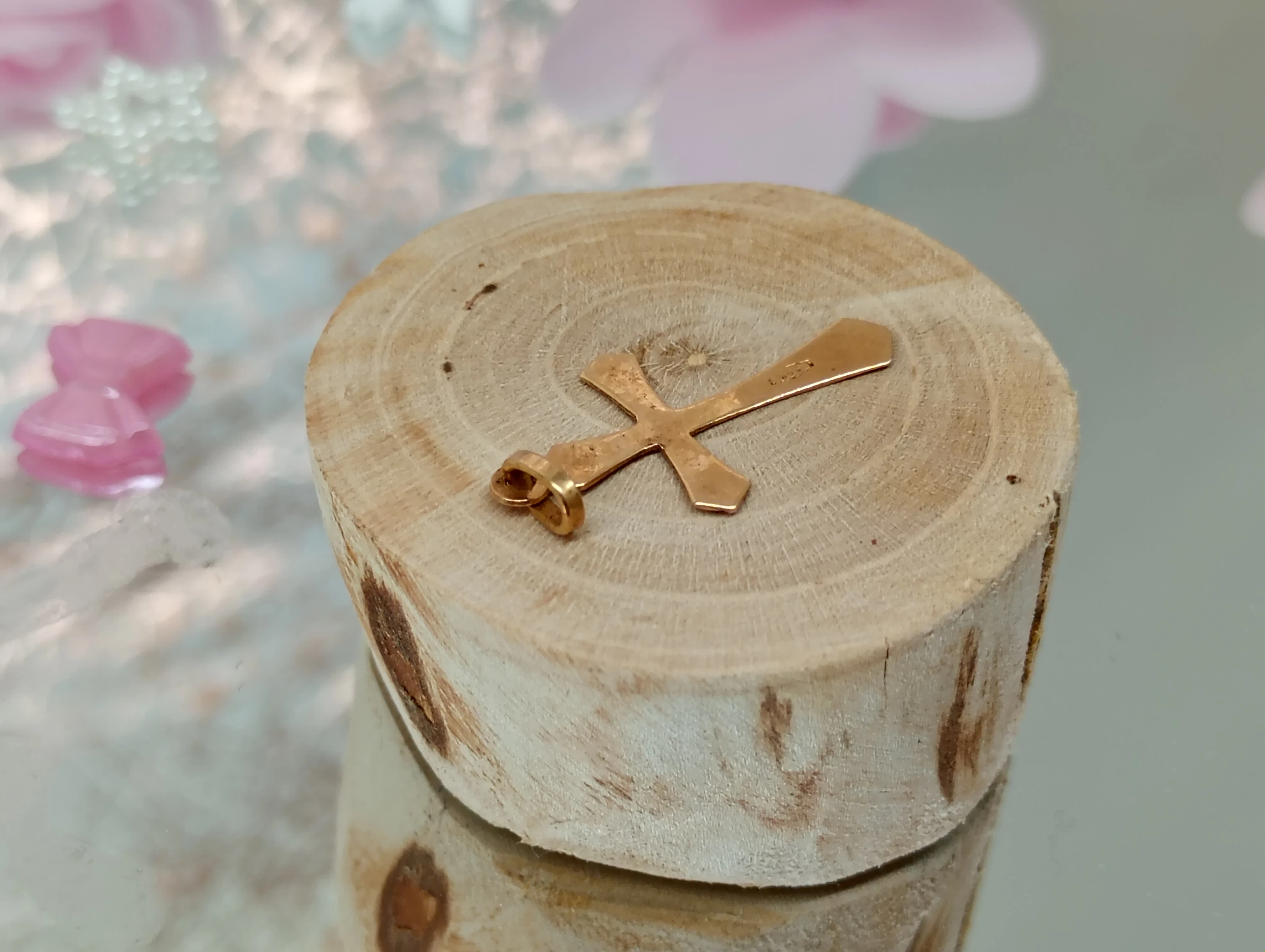 piekna-zlota-zawieszka-krzyzyk-cechy-207006-4