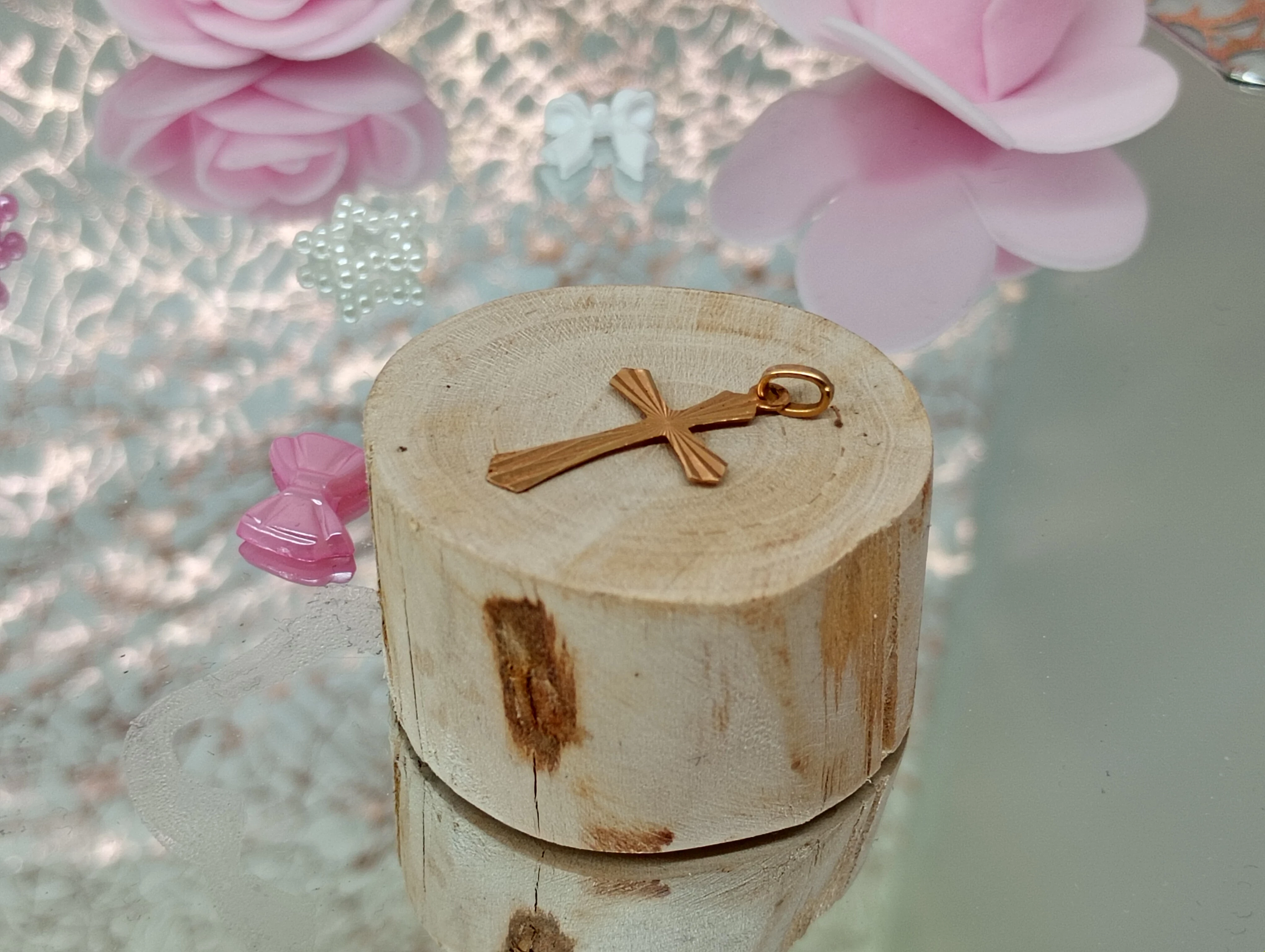 piekna-zlota-zawieszka-krzyzyk-tysiaclecia-17b-oswiecim