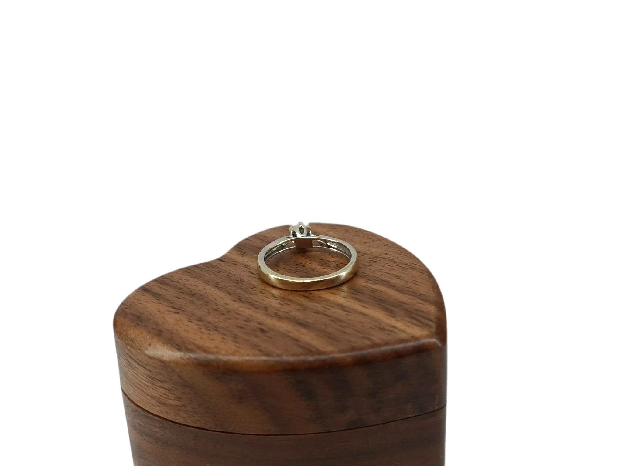 wyjatkowy-zloty-pierscionek-z-brylantem-171g-p585-008ct-kolor-249512-1647429