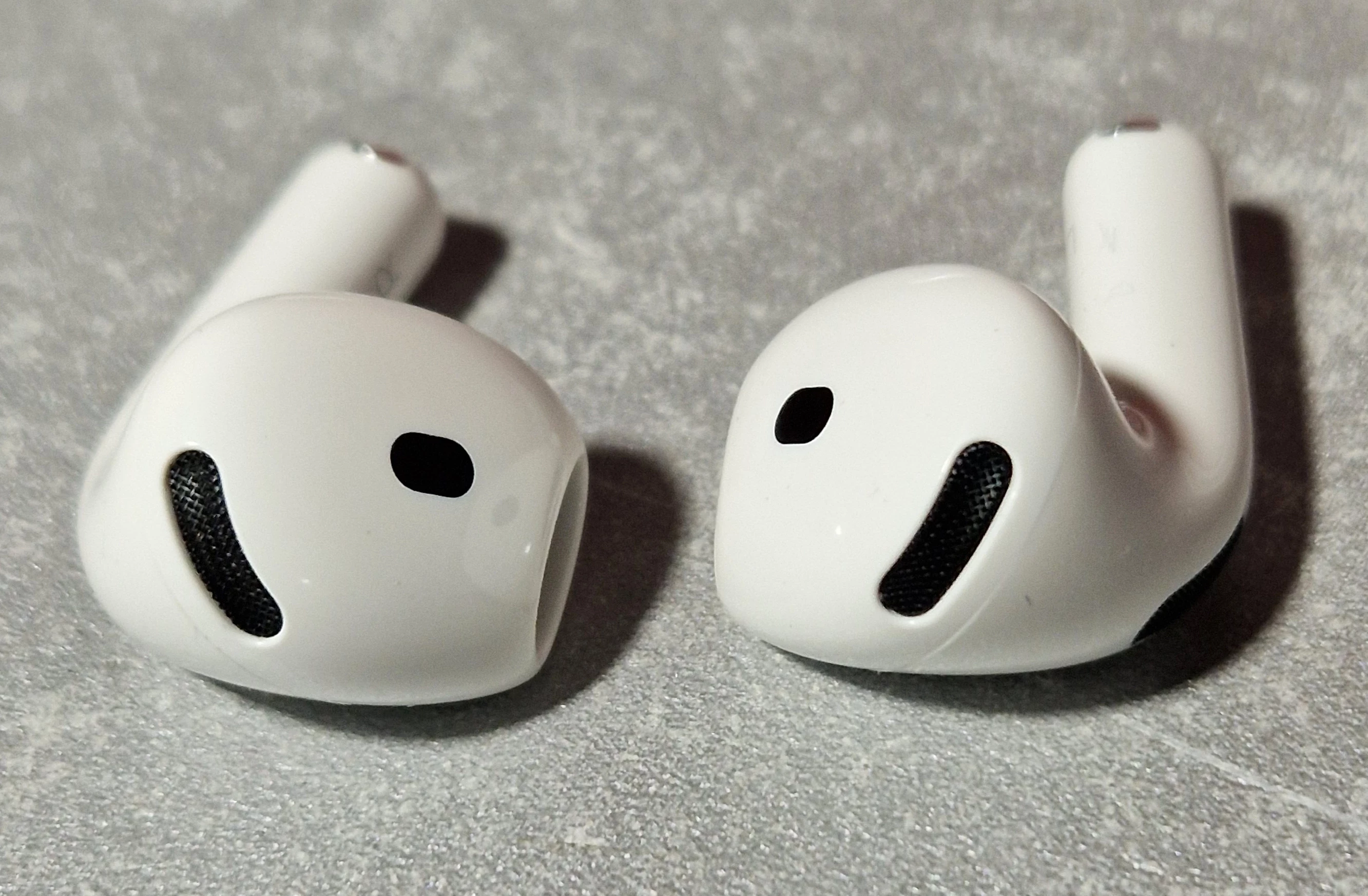 sluchawki-bezprzewodowe-douszne-apple-airpods-4-anc-kod-producenta-mxp93zma