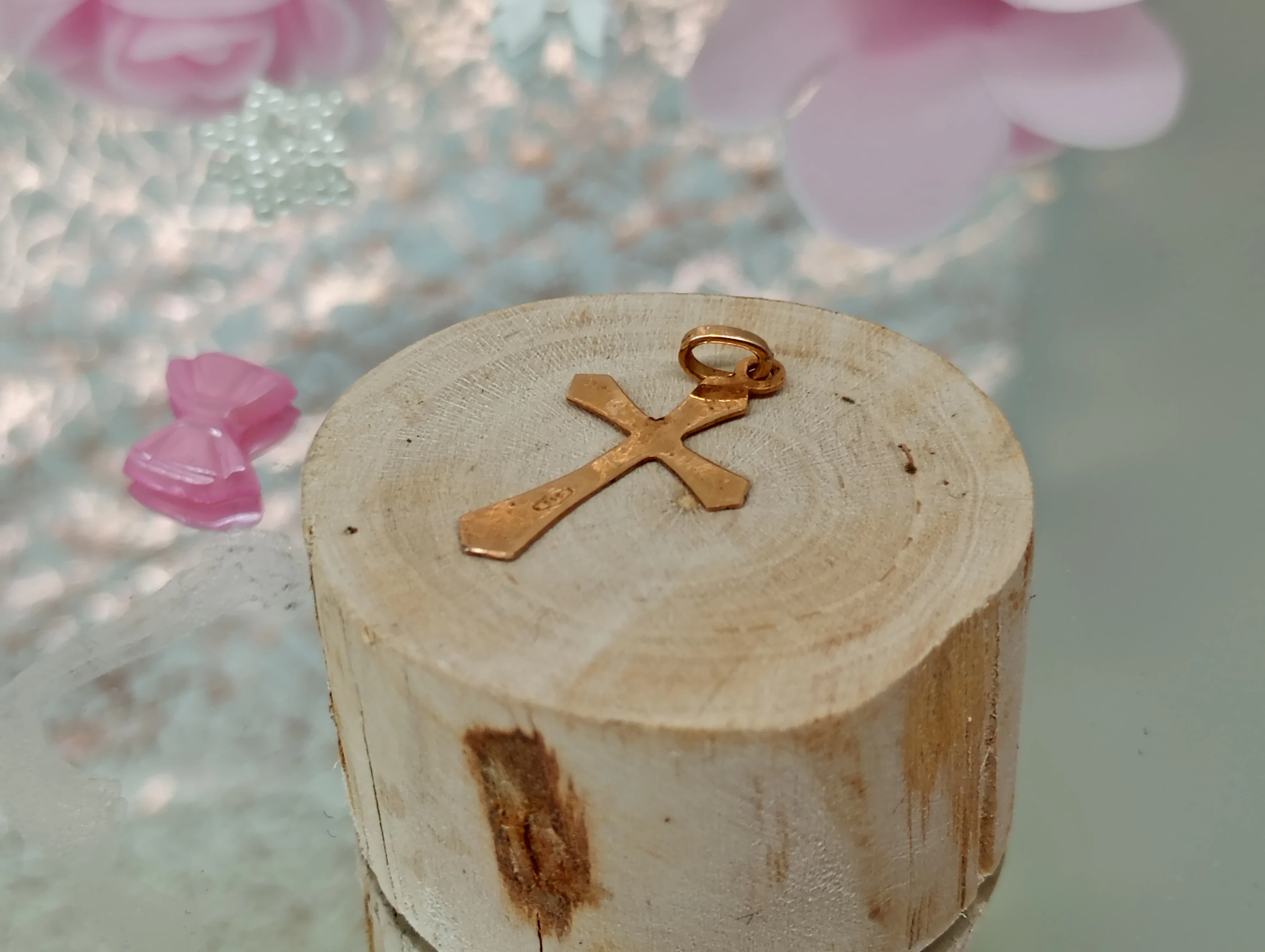 piekna-zlota-zawieszka-krzyzyk-kamien-17088-524288