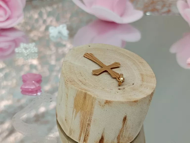 piekna-zlota-zawieszka-krzyzyk-stan-11323-2