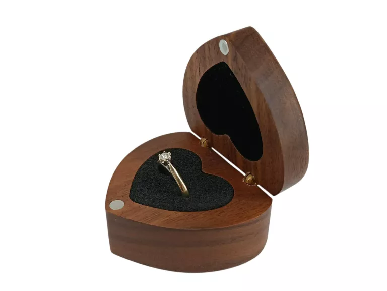 wyjatkowy-zloty-pierscionek-z-brylantem-171g-p585-008ct-stan-11323-2