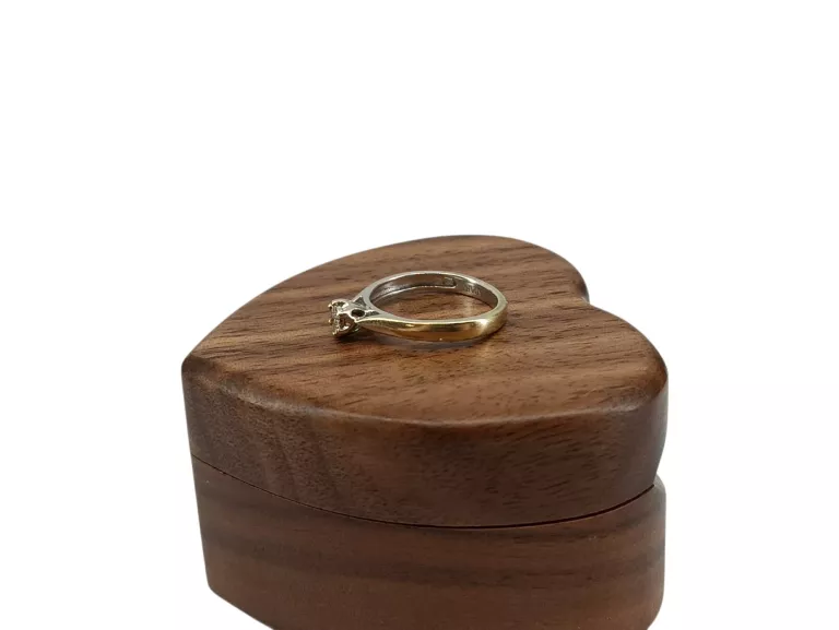 wyjatkowy-zloty-pierscionek-z-brylantem-171g-p585-008ct-rozmiarsrednica-wew-mm-372-9