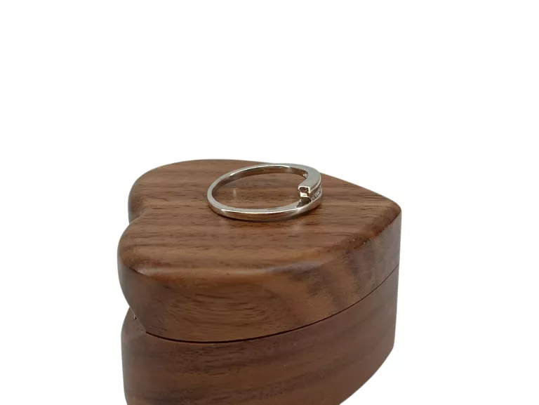 piekny-pierscionek-z-bialego-zlota-z-brylantami-275g-p375-005ct-stan-11323-2