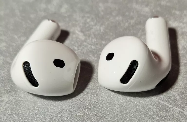 sluchawki-bezprzewodowe-douszne-apple-airpods-4-anc-kod-producenta-mxp93zma